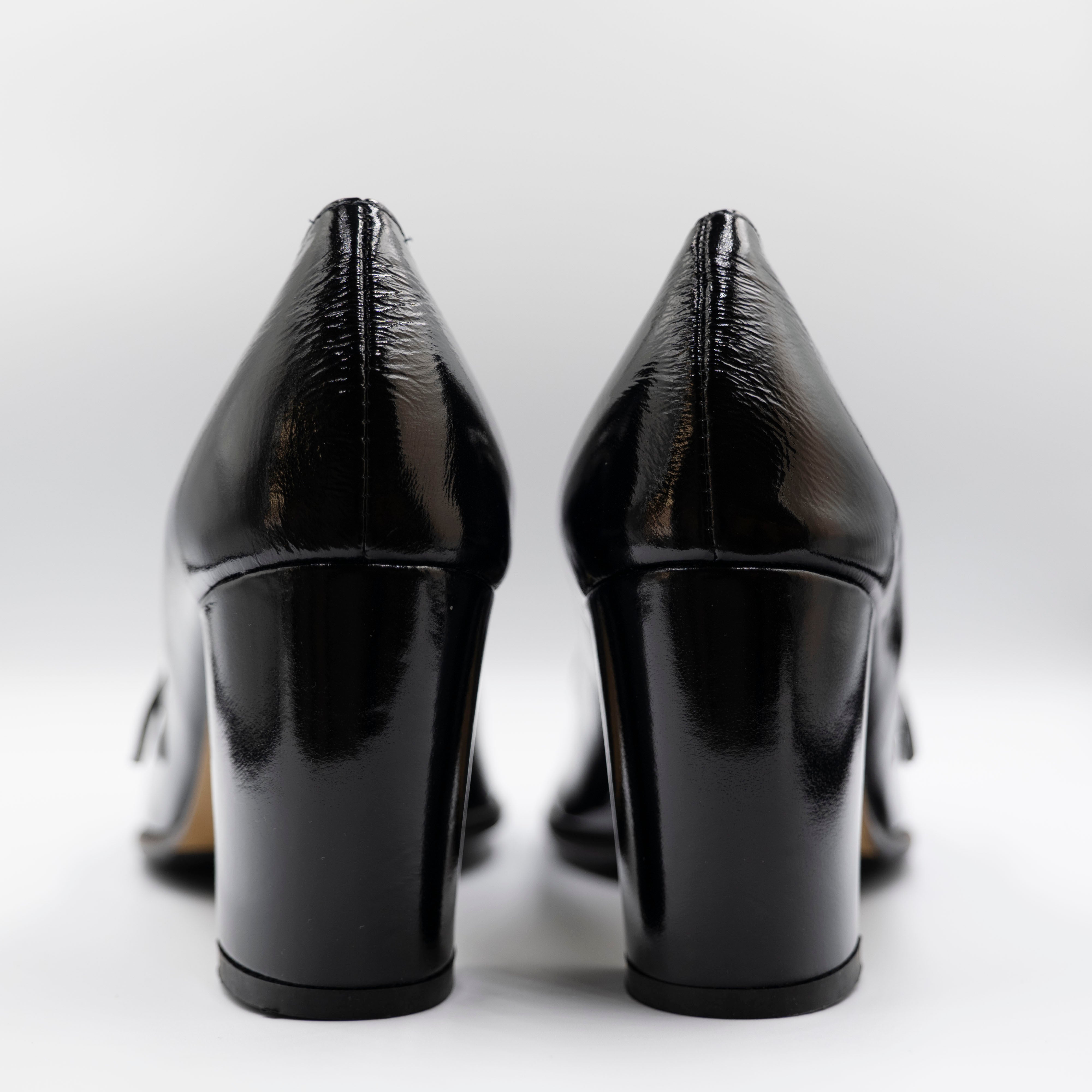 L'arianna - Décolleté in vernice con cinturino - Nero