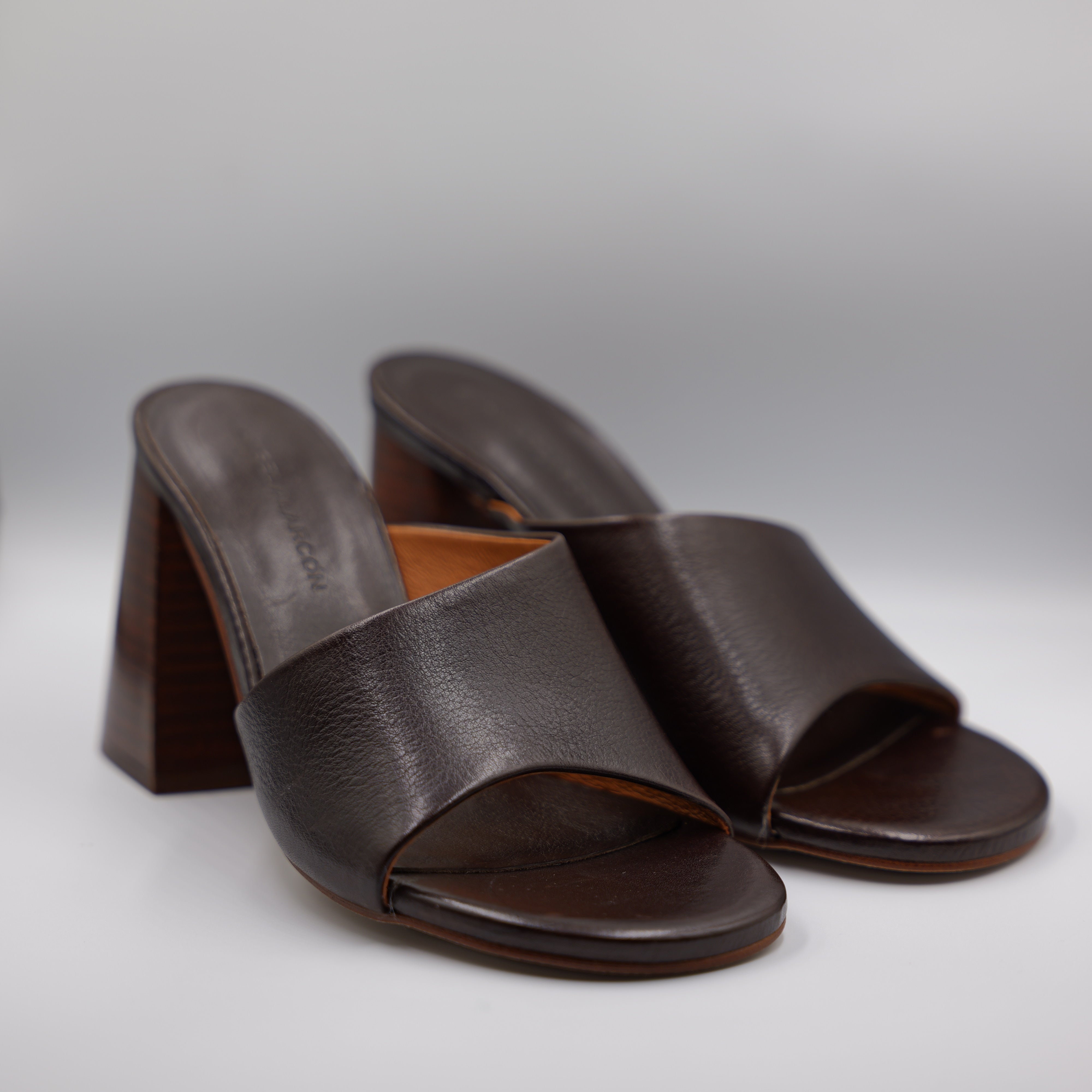 Angel Alarcon - Scalzato in pelle