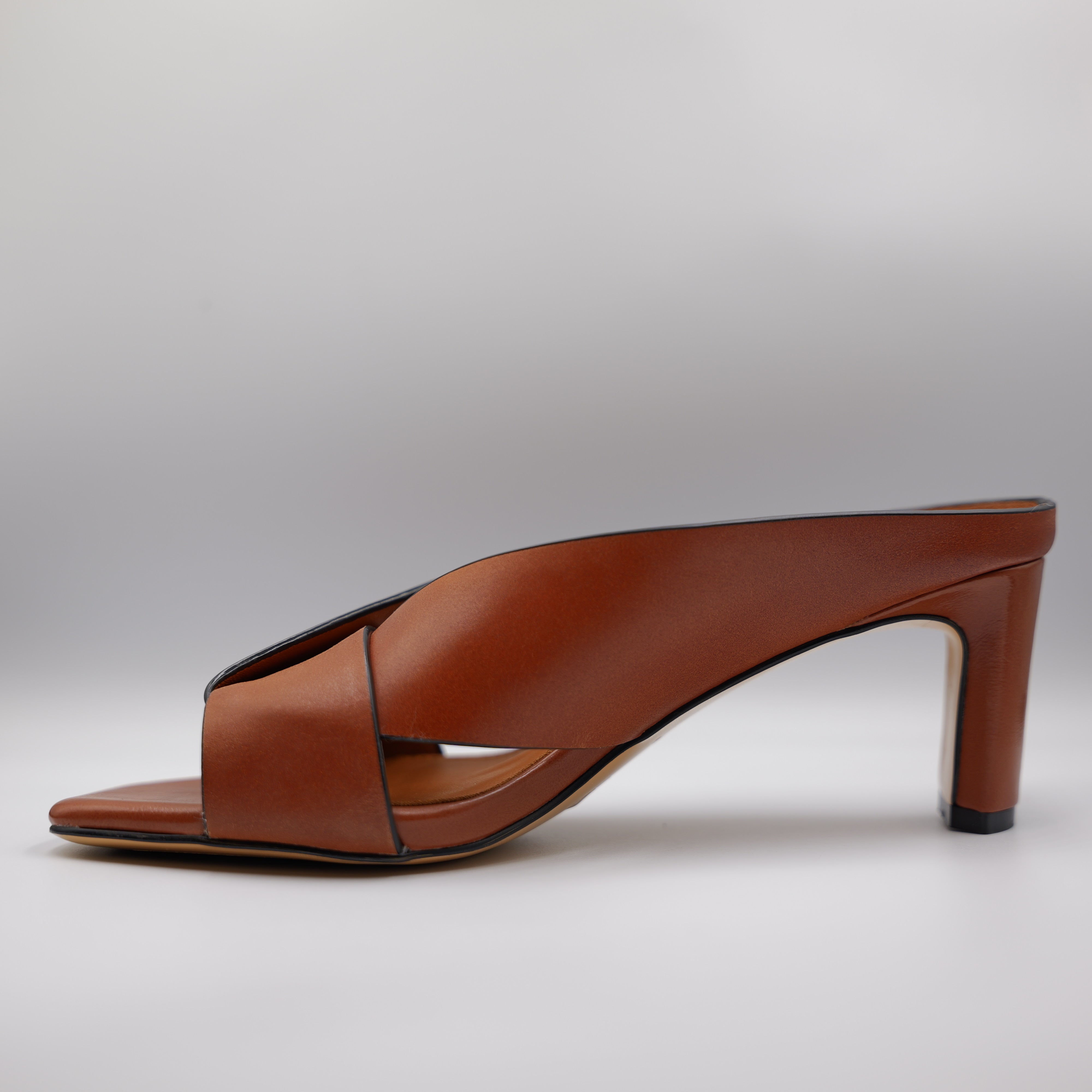 Miss Olivia - Scalzato in pelle