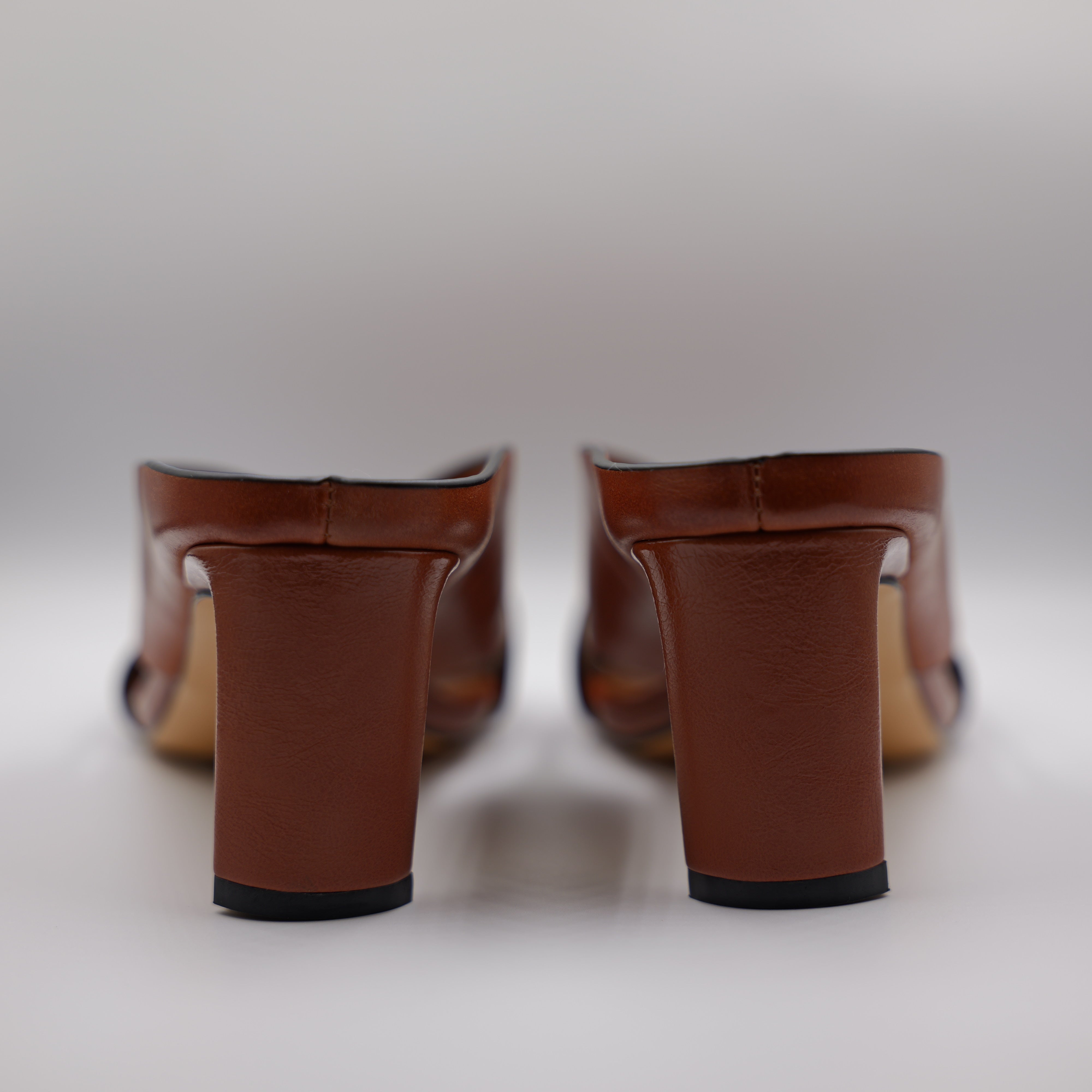 Miss Olivia - Scalzato in pelle