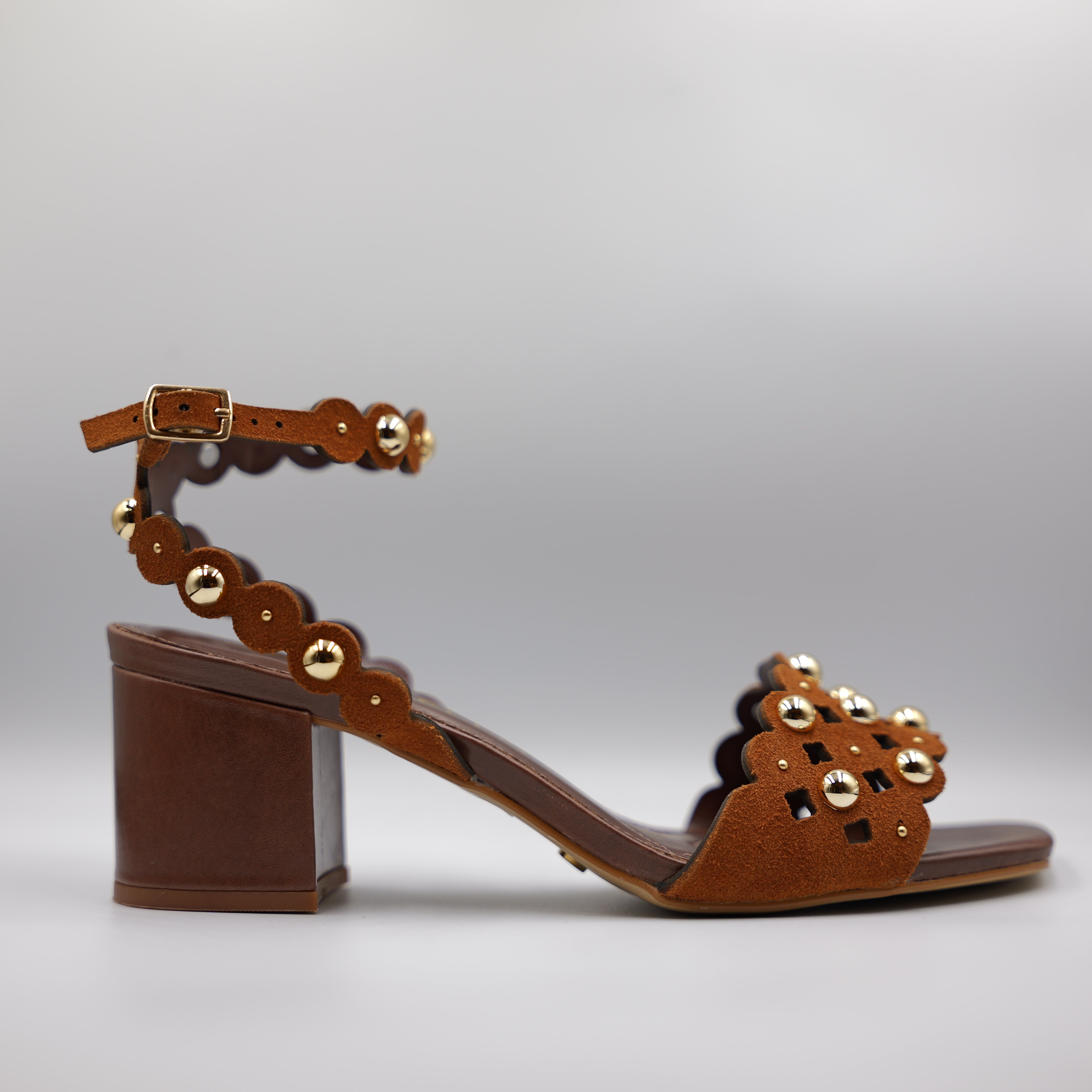 Cecconello - Sandalo in camoscio con borchie