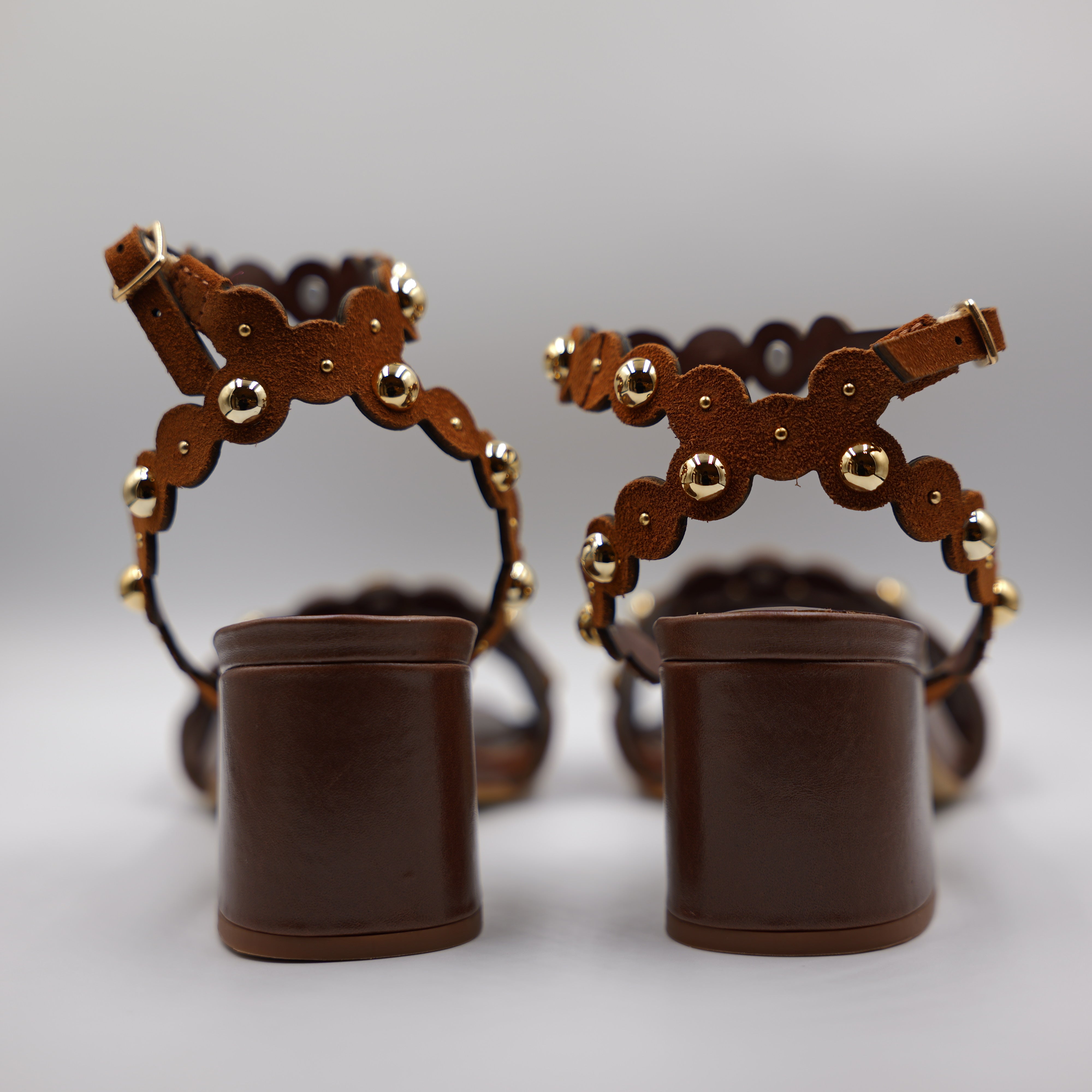 Cecconello - Sandalo in camoscio con borchie