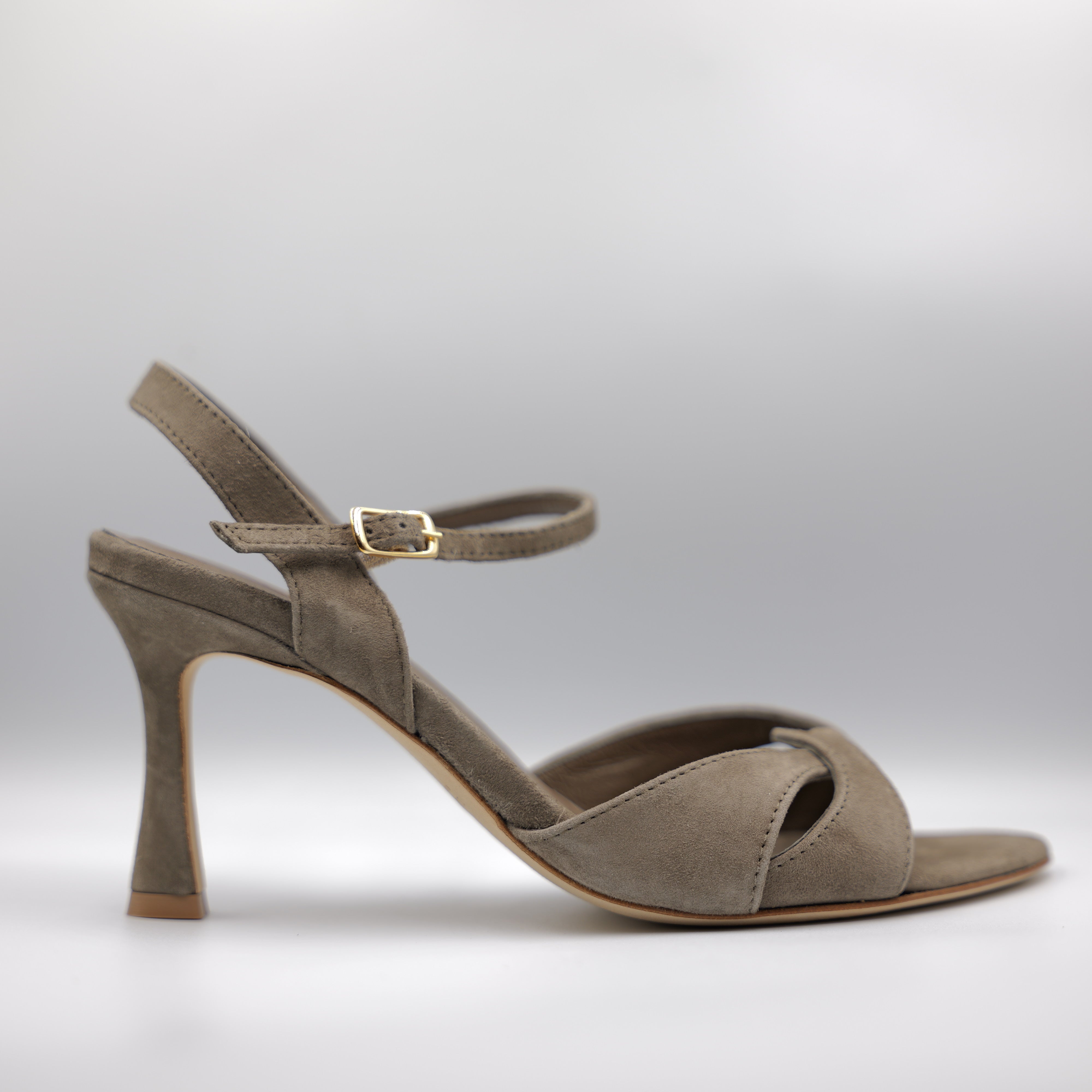 L'Arianna - Sandalo in camoscio con cinturino