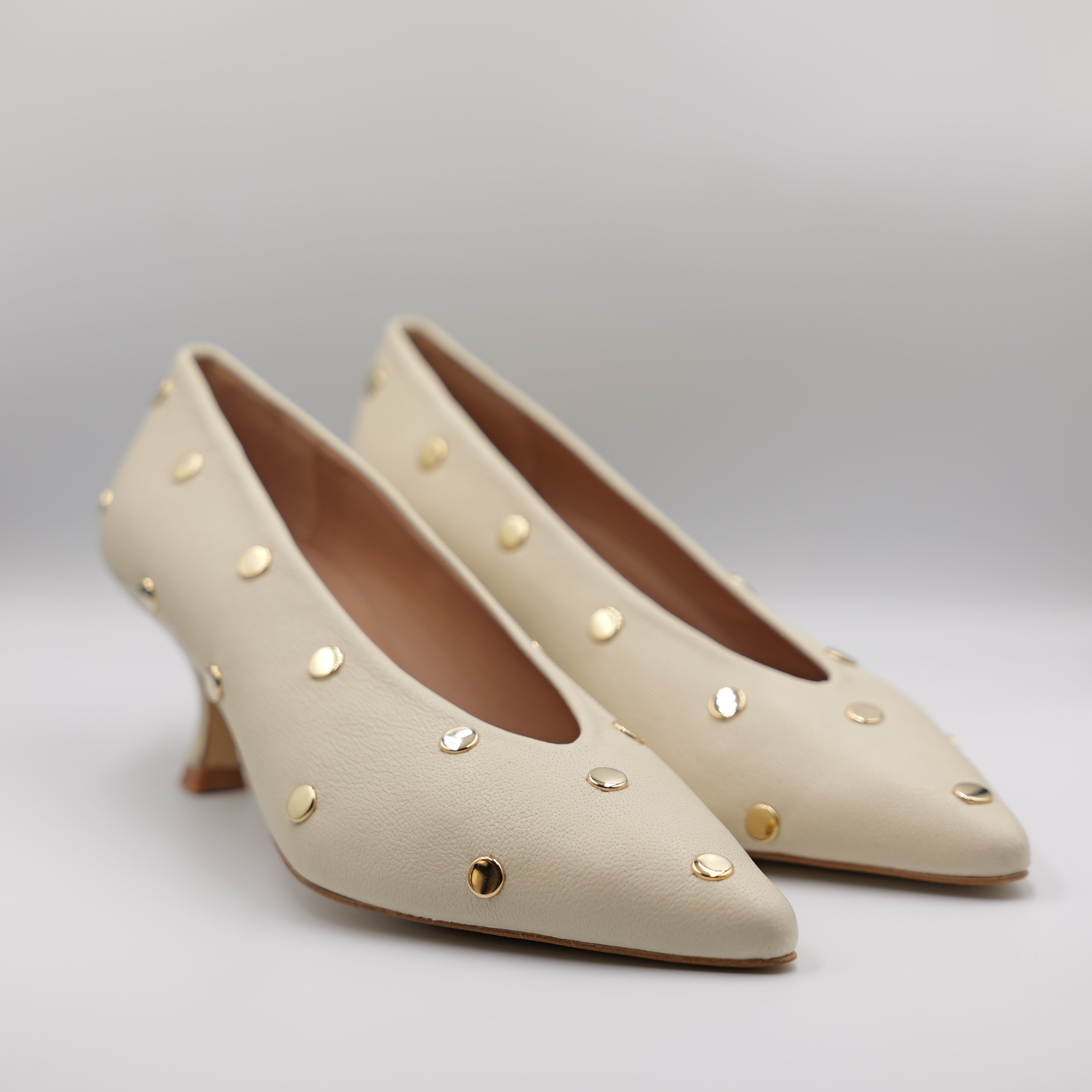 Ora - Decollete' in pelle con borchie
