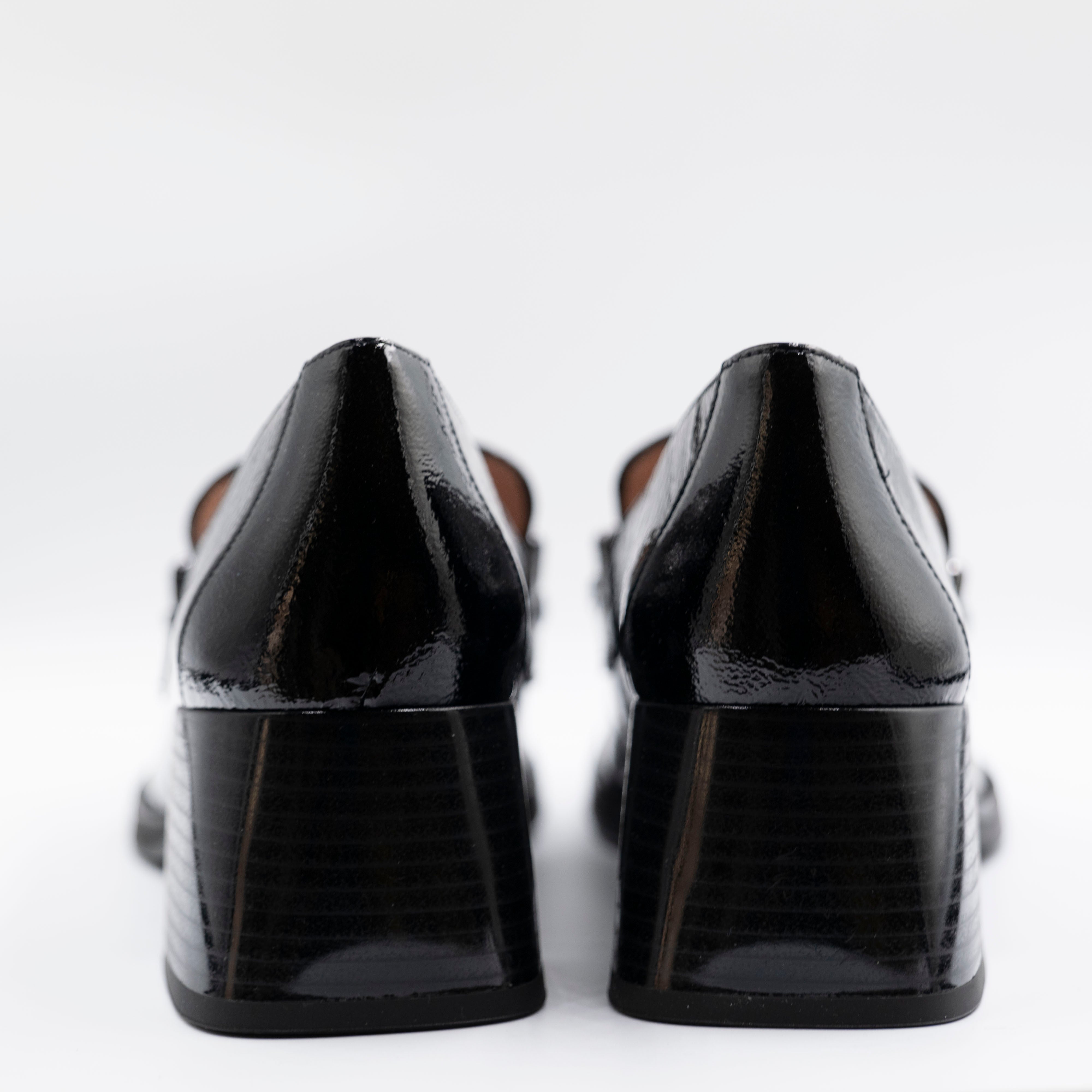 Hispanitas - Mocassini in vernice con accessorio