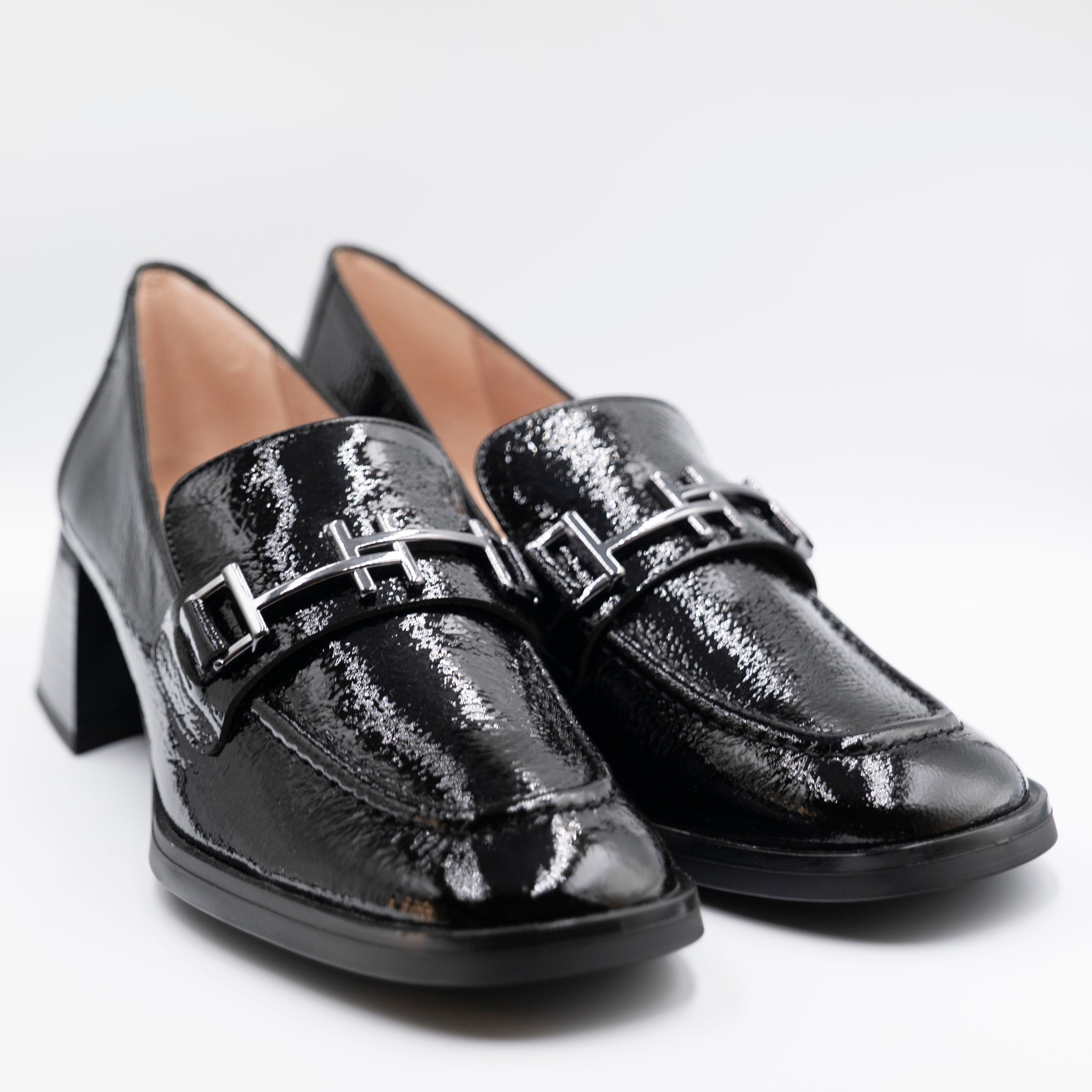 Hispanitas - Mocassini in vernice con accessorio