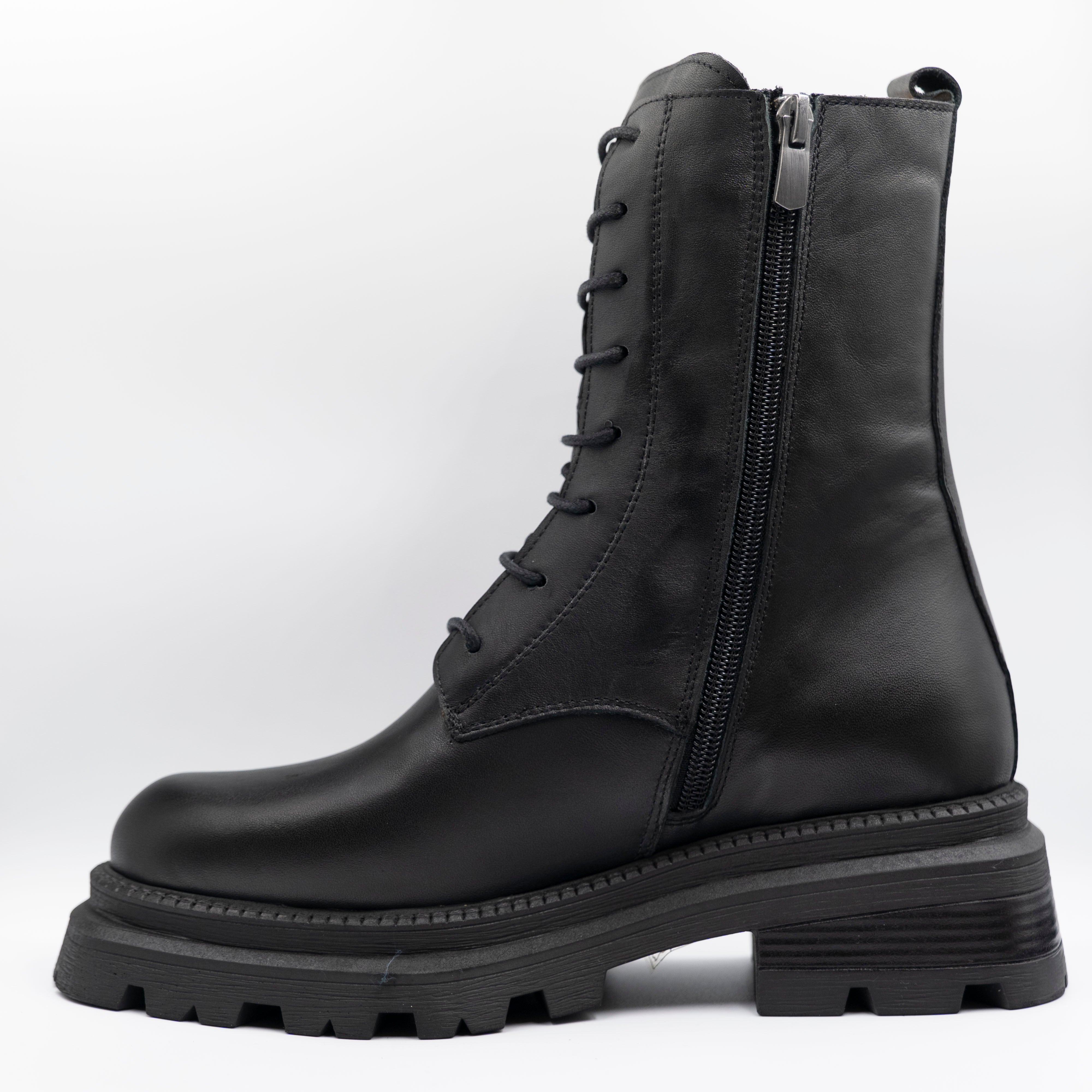 Albano - Anfibi in pelle neri punta quadrata