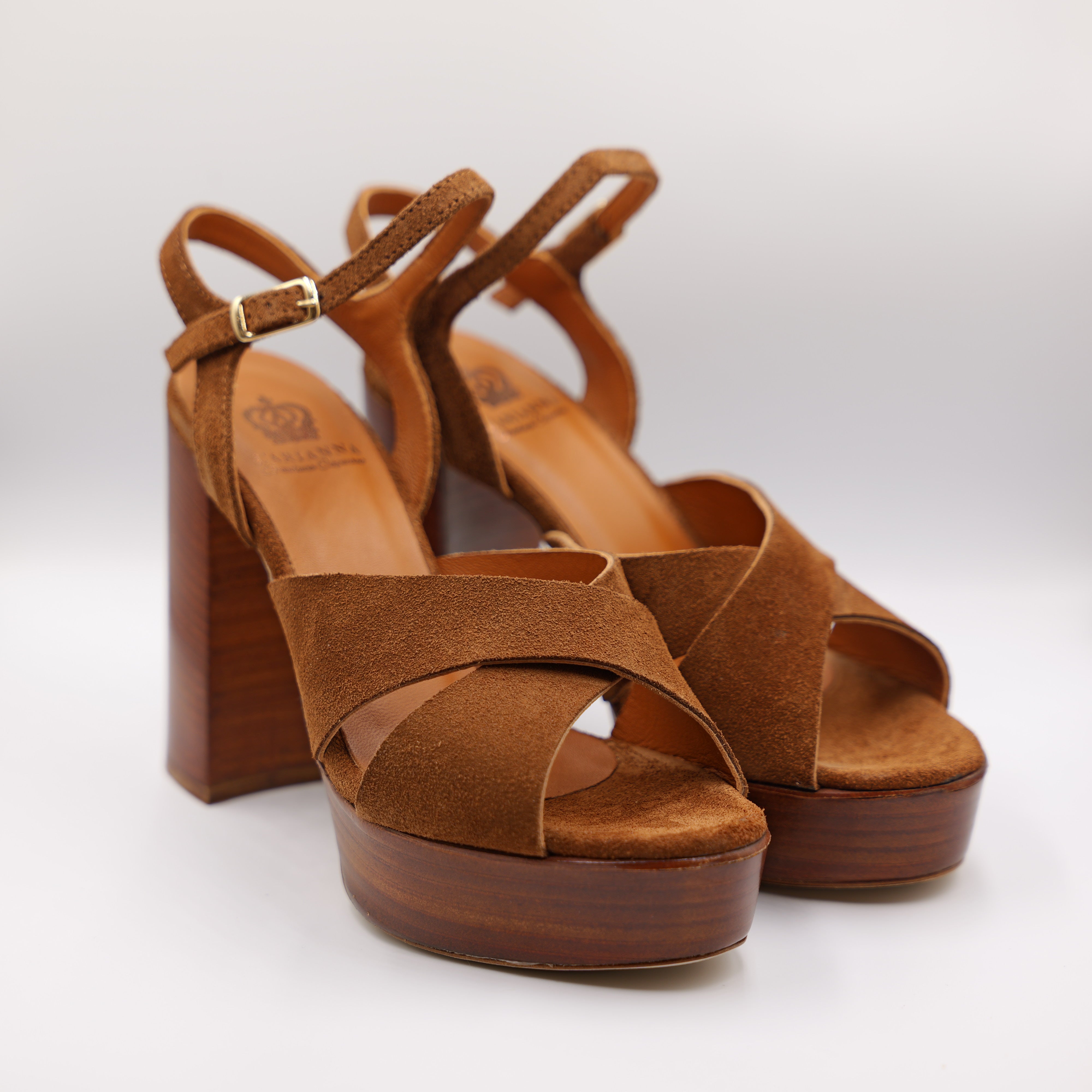 L'Arianna - Sandalo in camoscio con cinturino