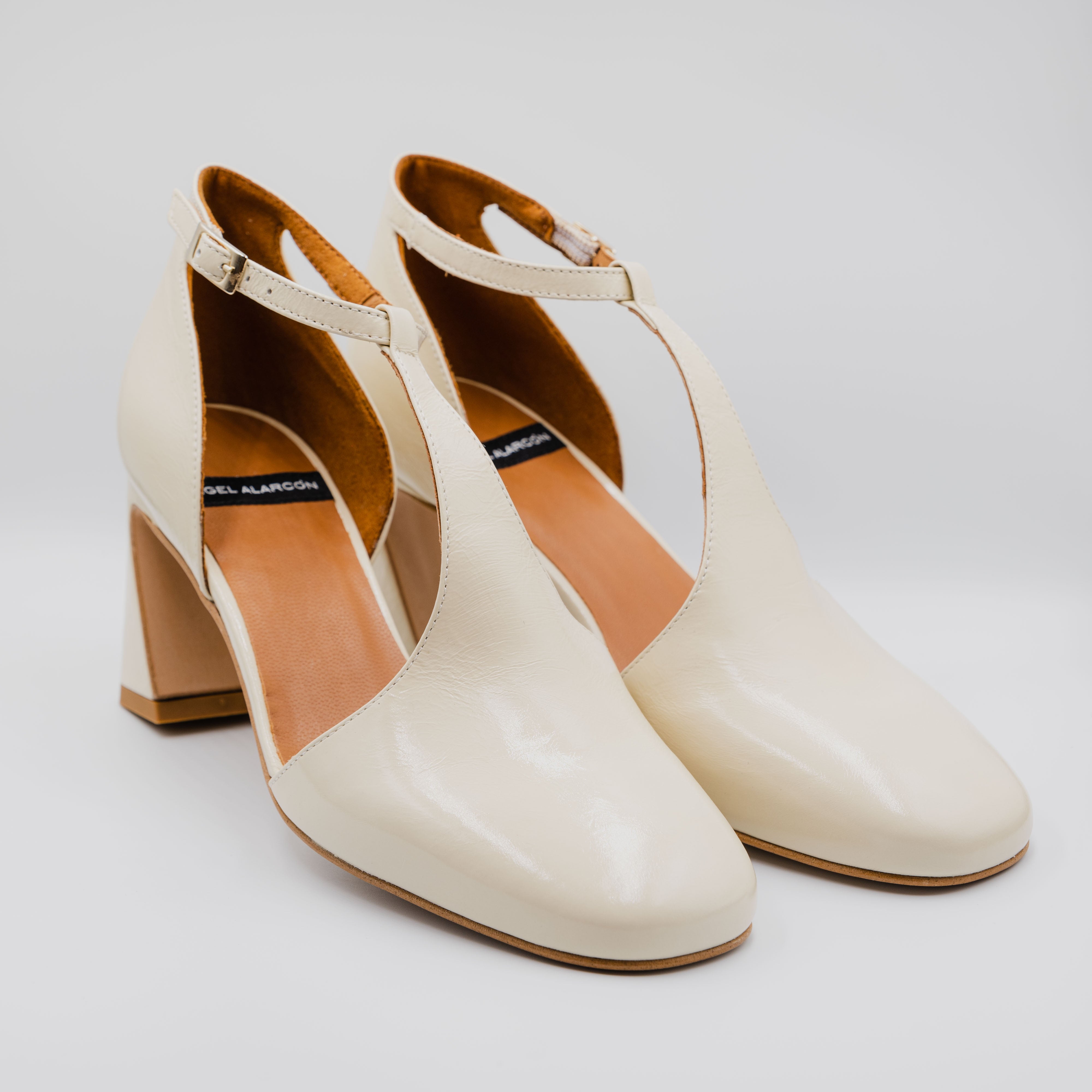 Angel Alarcon - Décolleté in naplak con cinturino