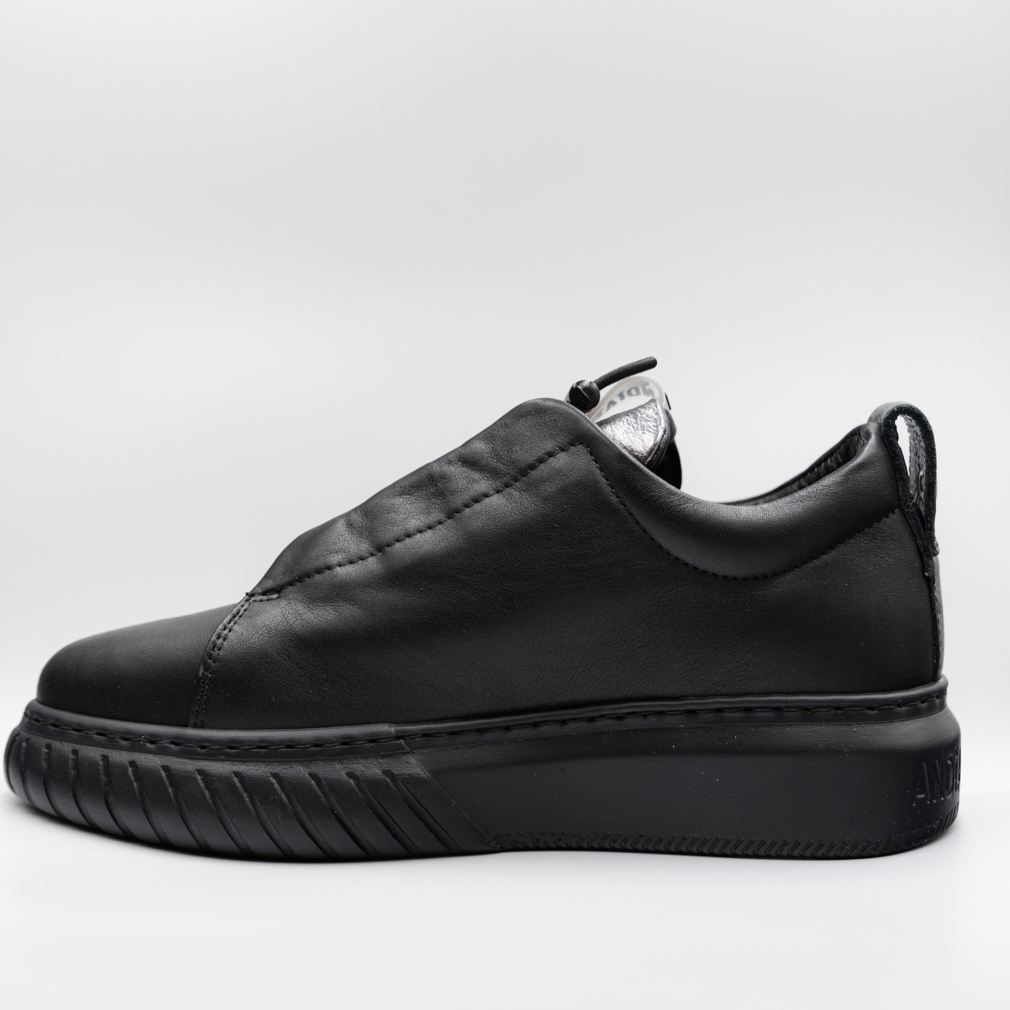 Andìafora - Sneakers in pelle con elastici - Nero