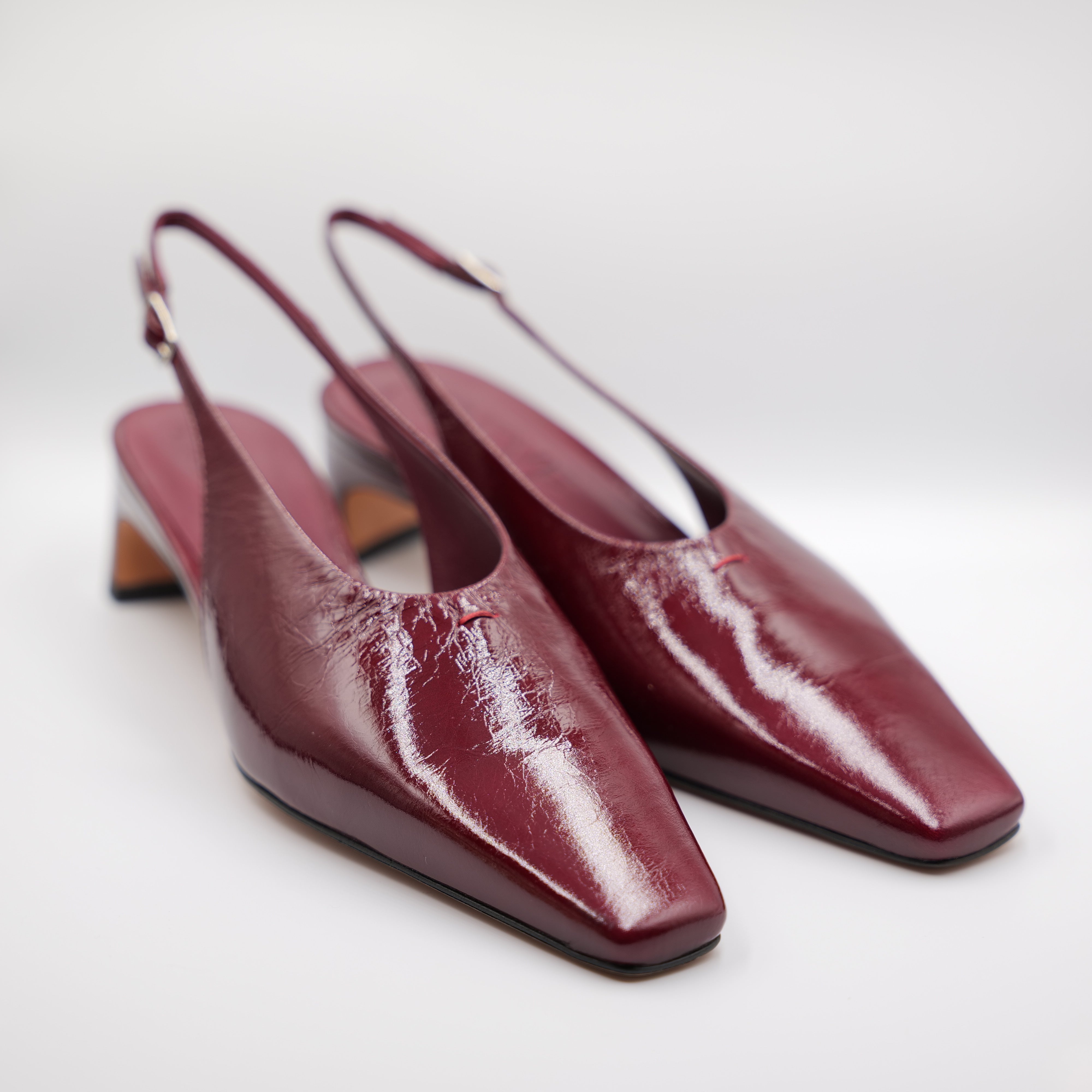 Poeve - Slingback in naplak con cinturino