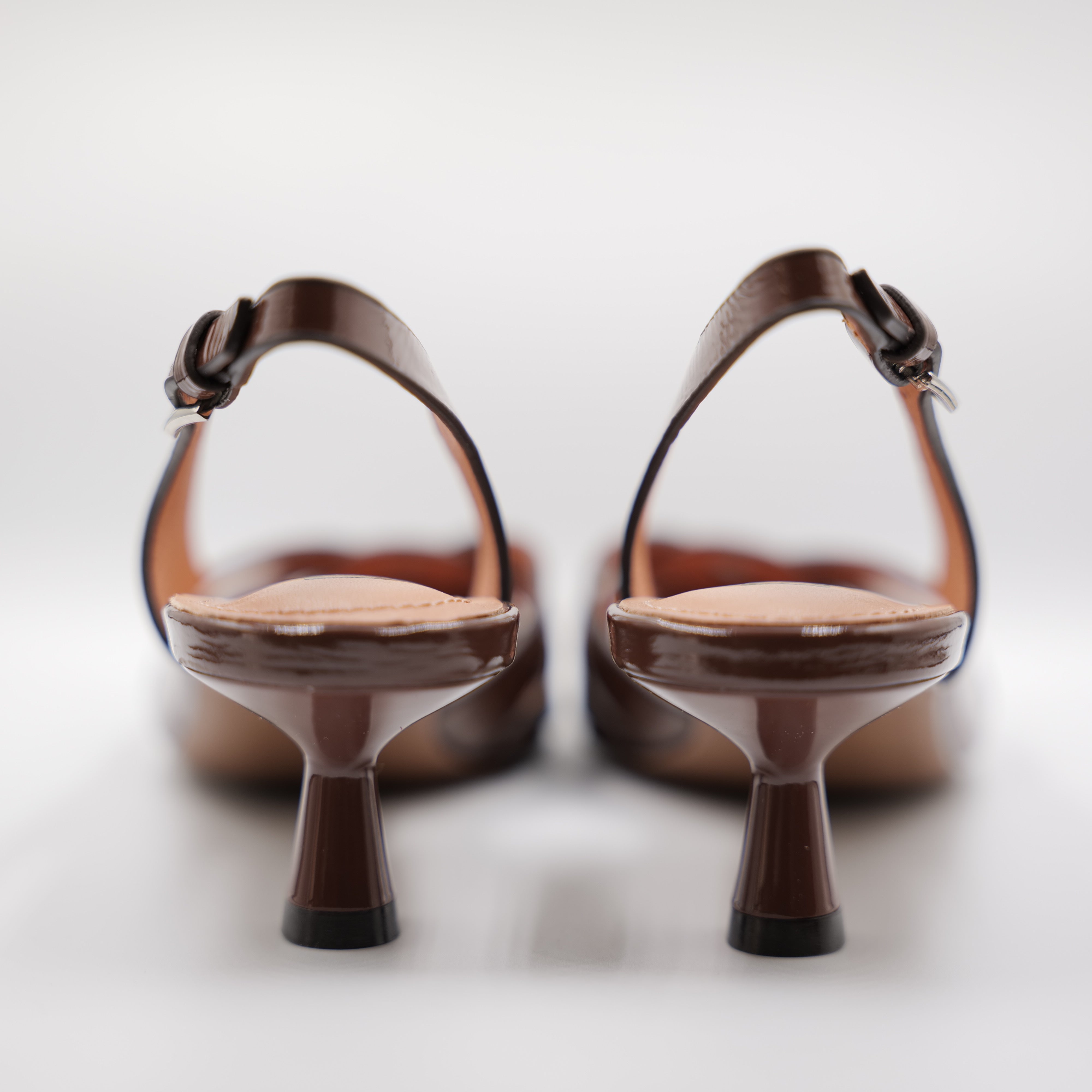 Bibi Lou - Slingback in vernice con cinturino