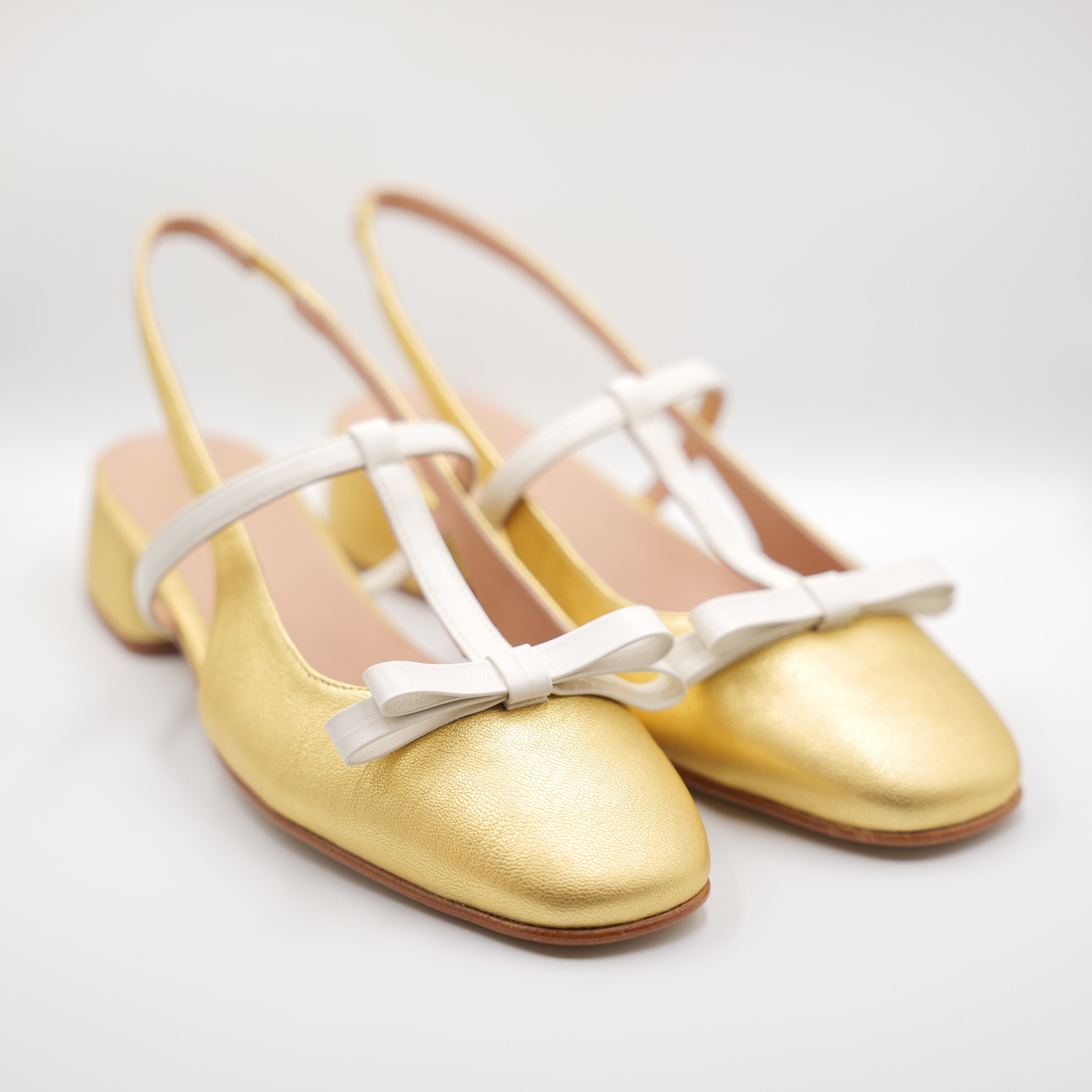 Ora - Slingback in pelle laminata con cinturino