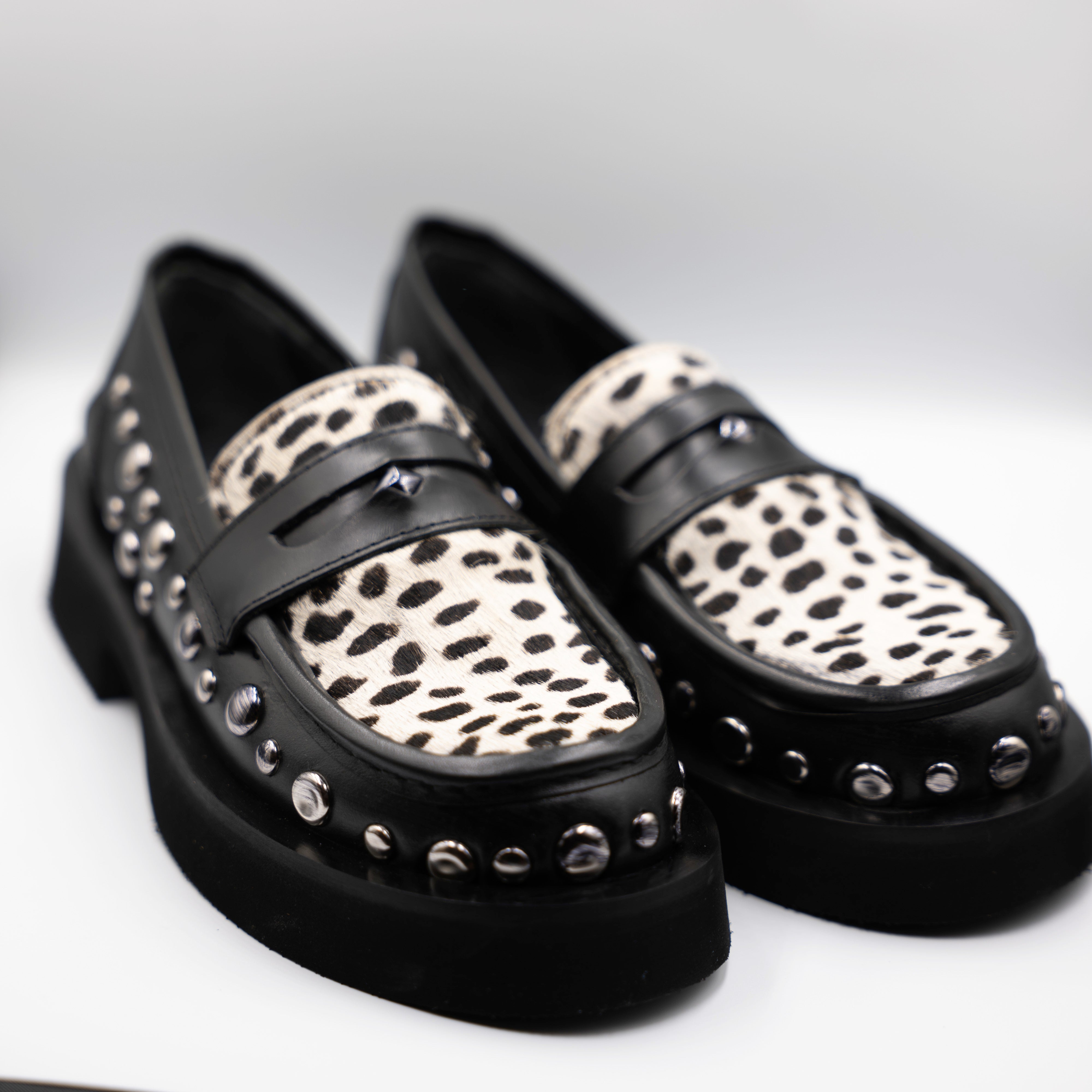 Zoe - Mocassini in pelle e cavallino con borchie