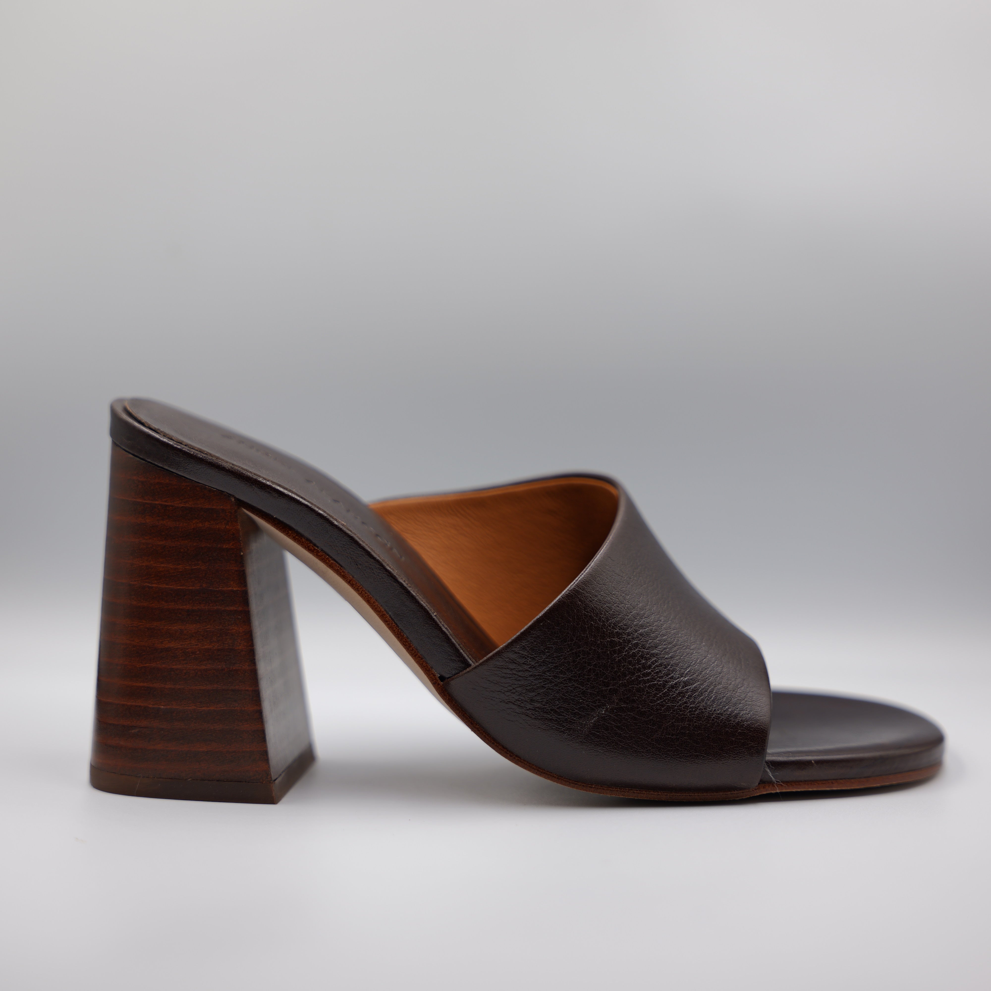 Angel Alarcon - Scalzato in pelle