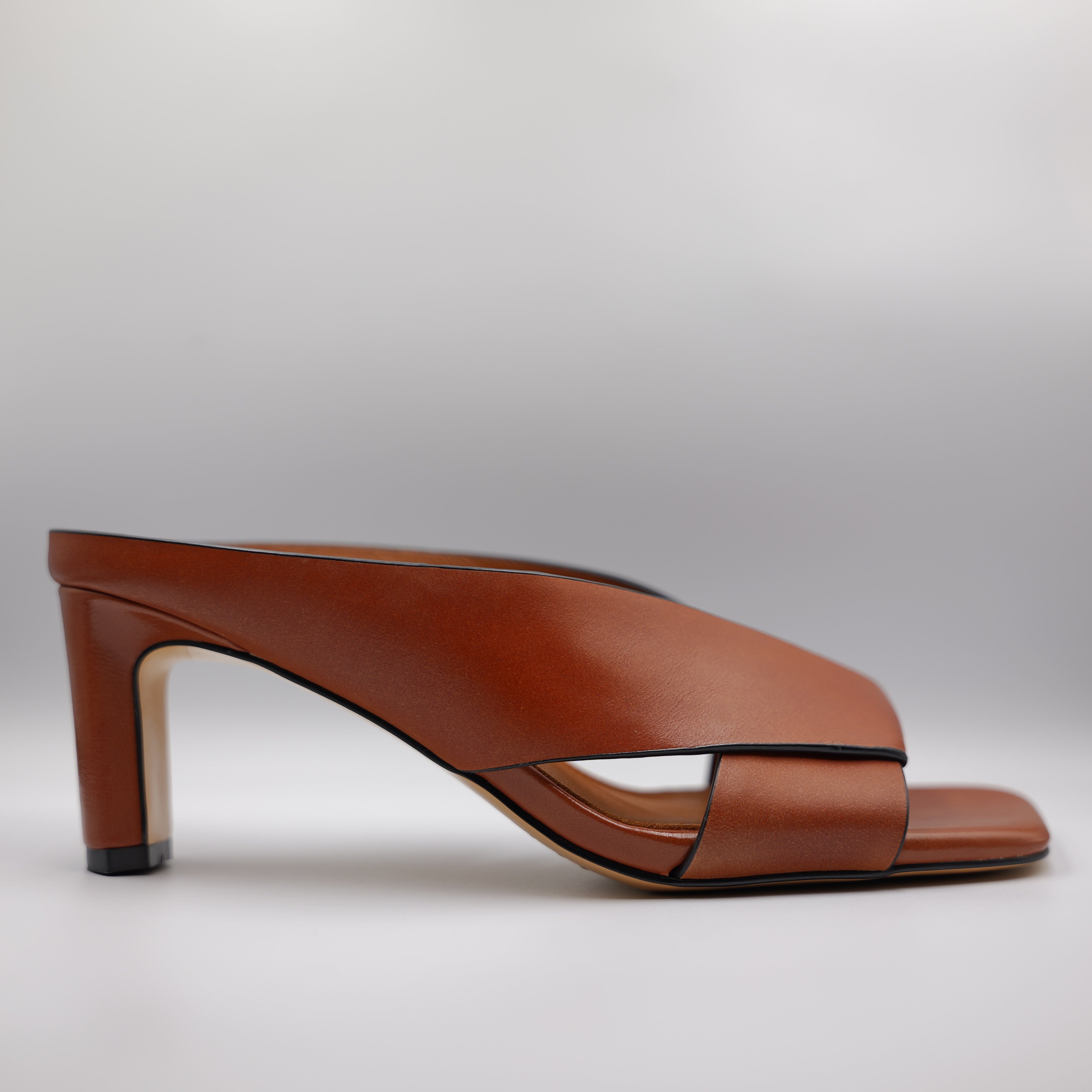 Miss Olivia - Scalzato in pelle