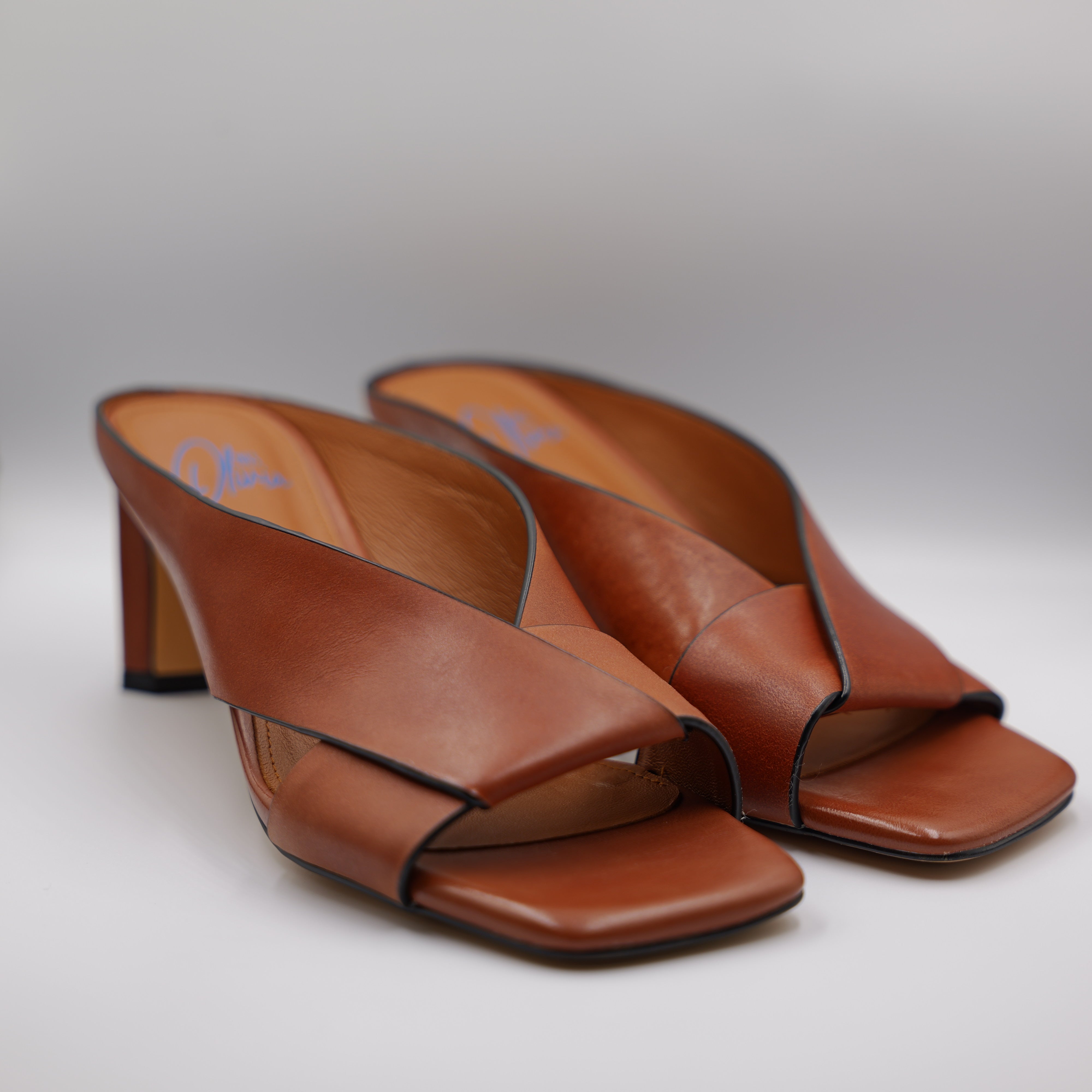 Miss Olivia - Scalzato in pelle