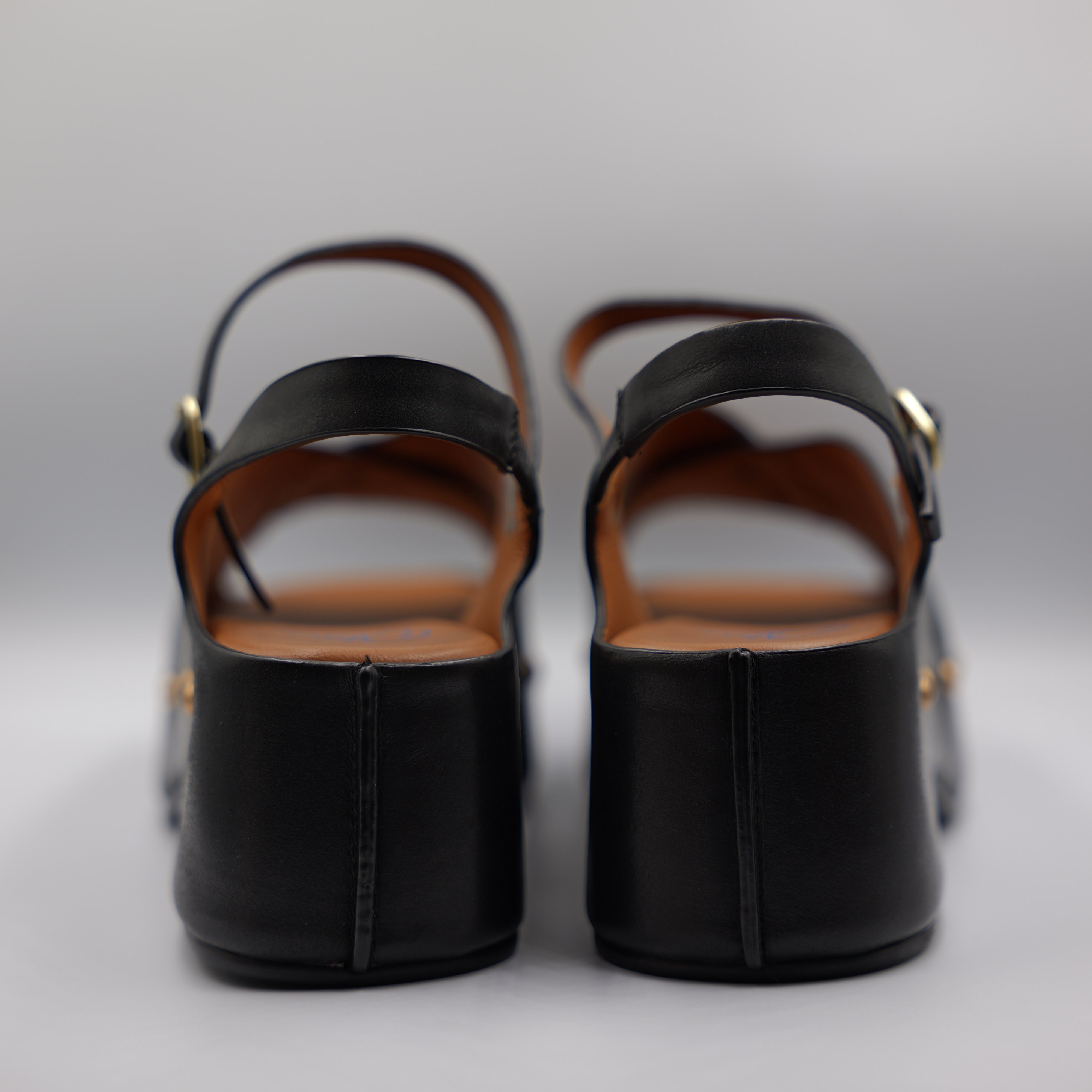 Miss Olivia - Sandalo in pelle con borchie