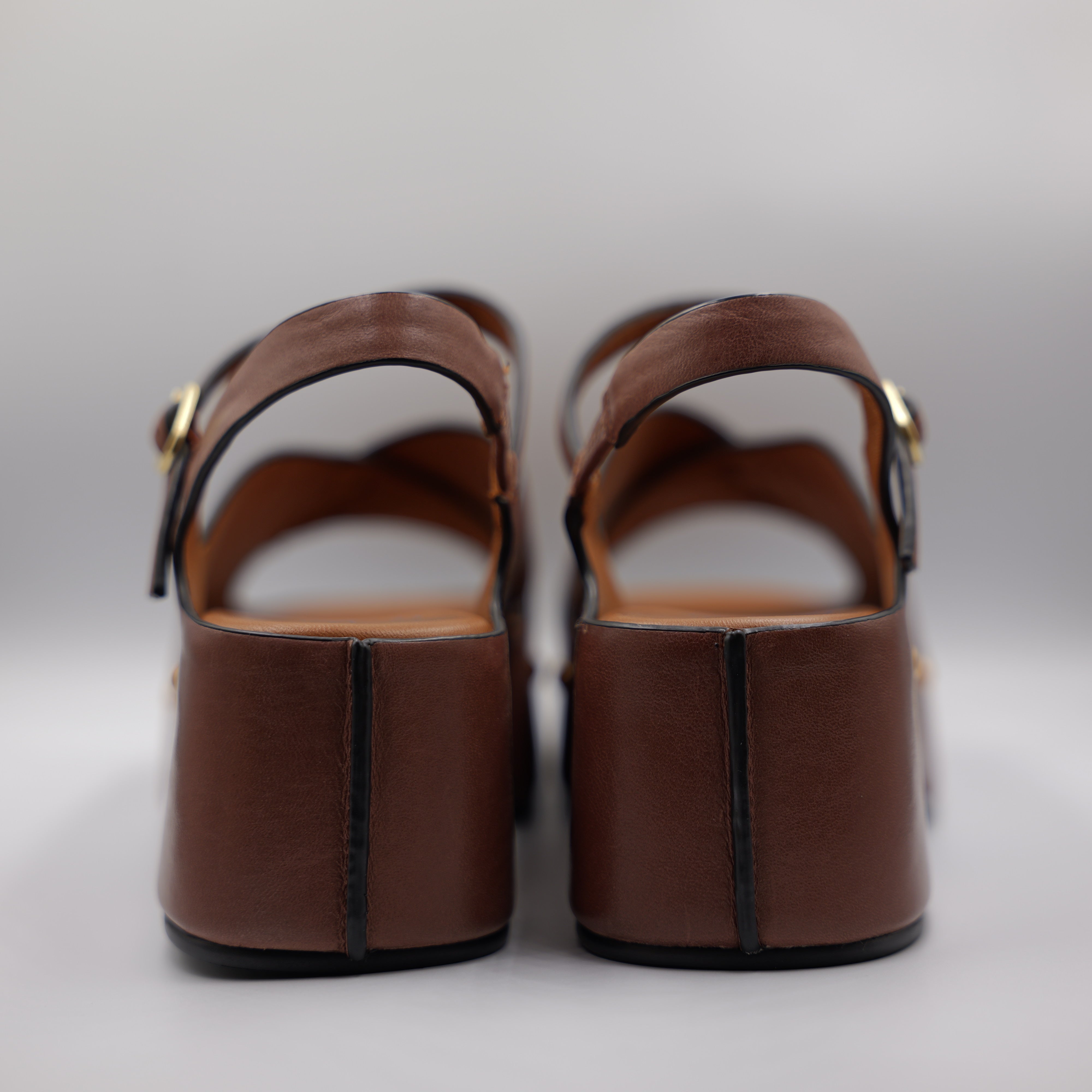 Miss Olivia - Sandalo in pelle con borchie