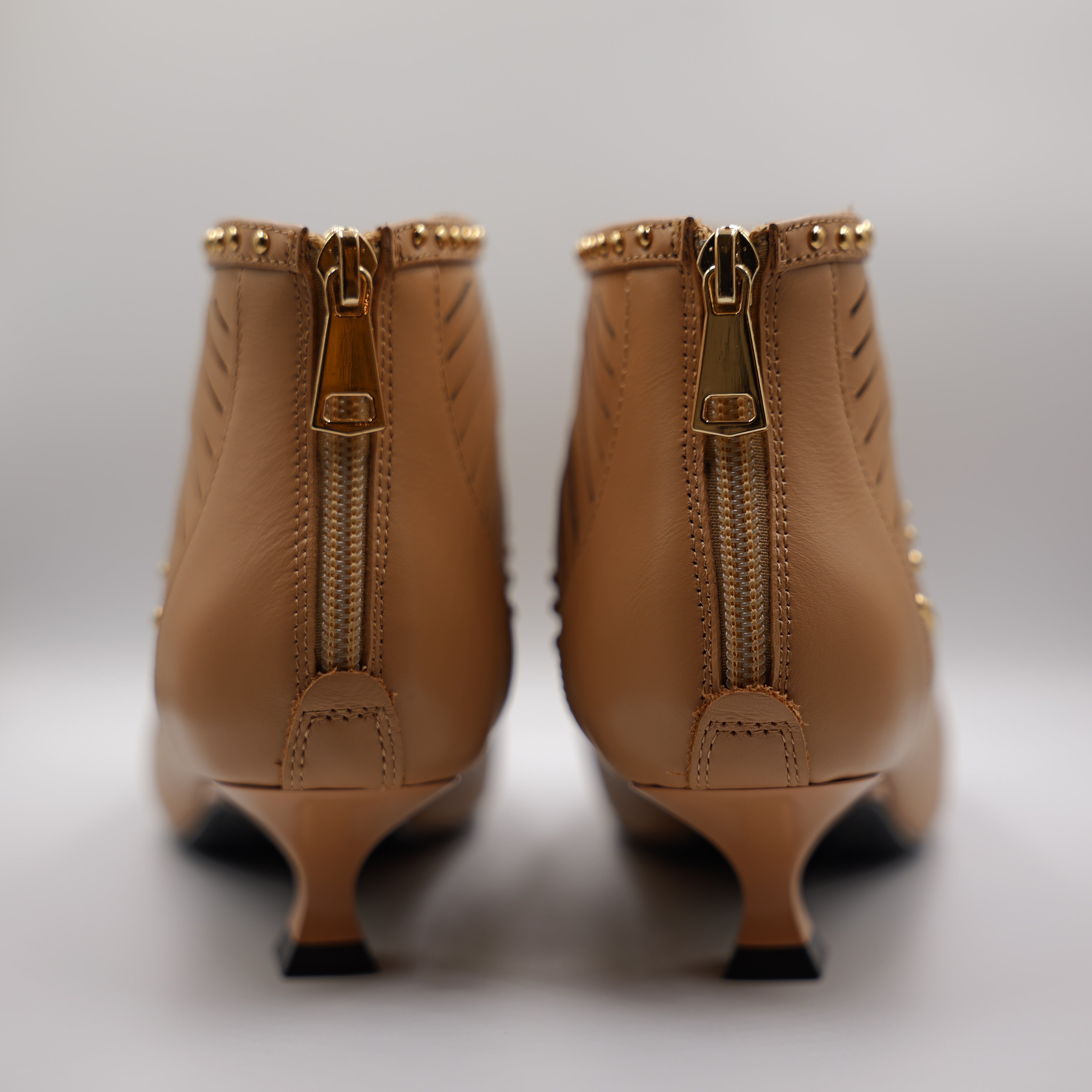 Miss Olivia - Tronchetto in pelle con borchie