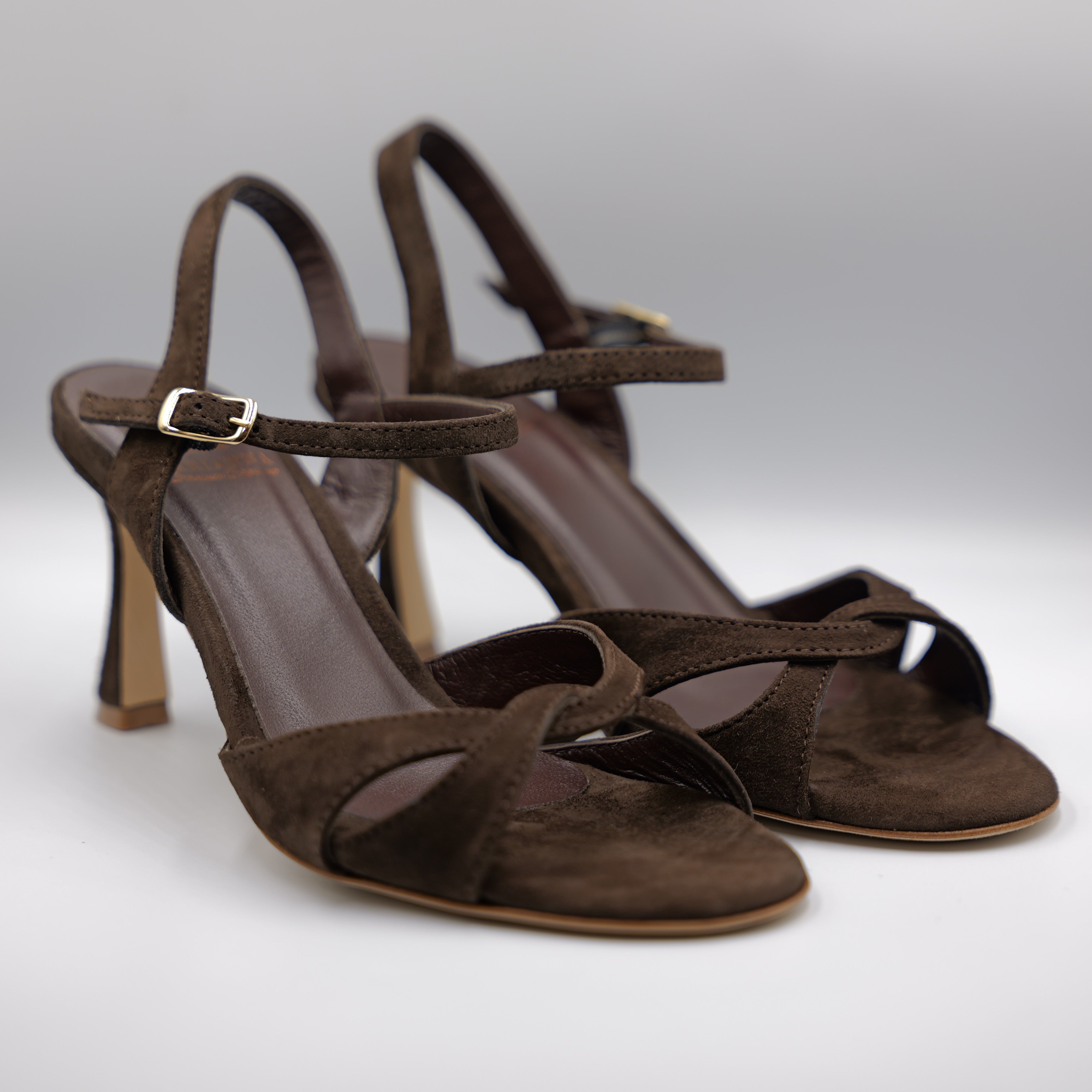 L'Arianna - Sandalo in camoscio con cinturino