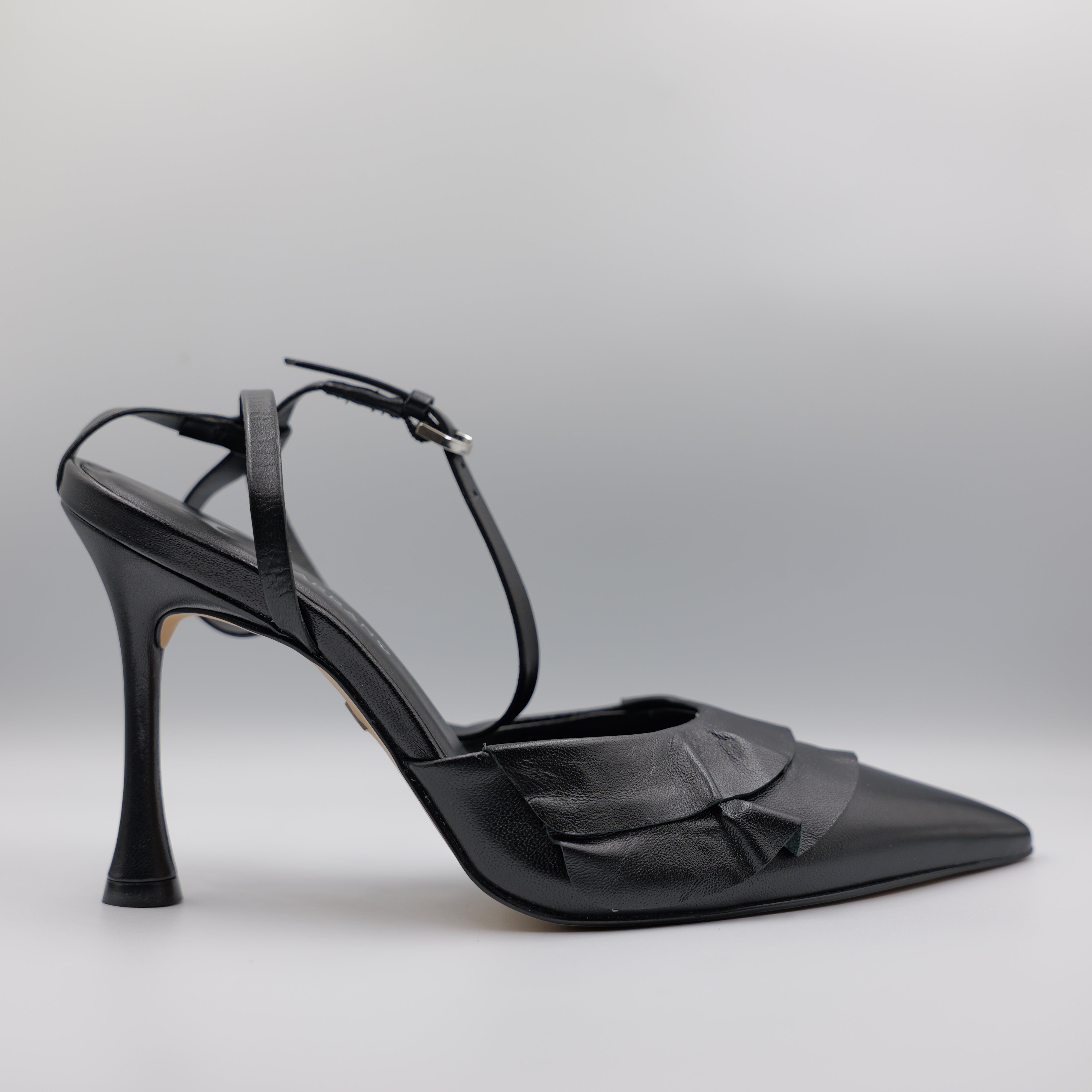 Carrano-slingback in pelle con cinturino