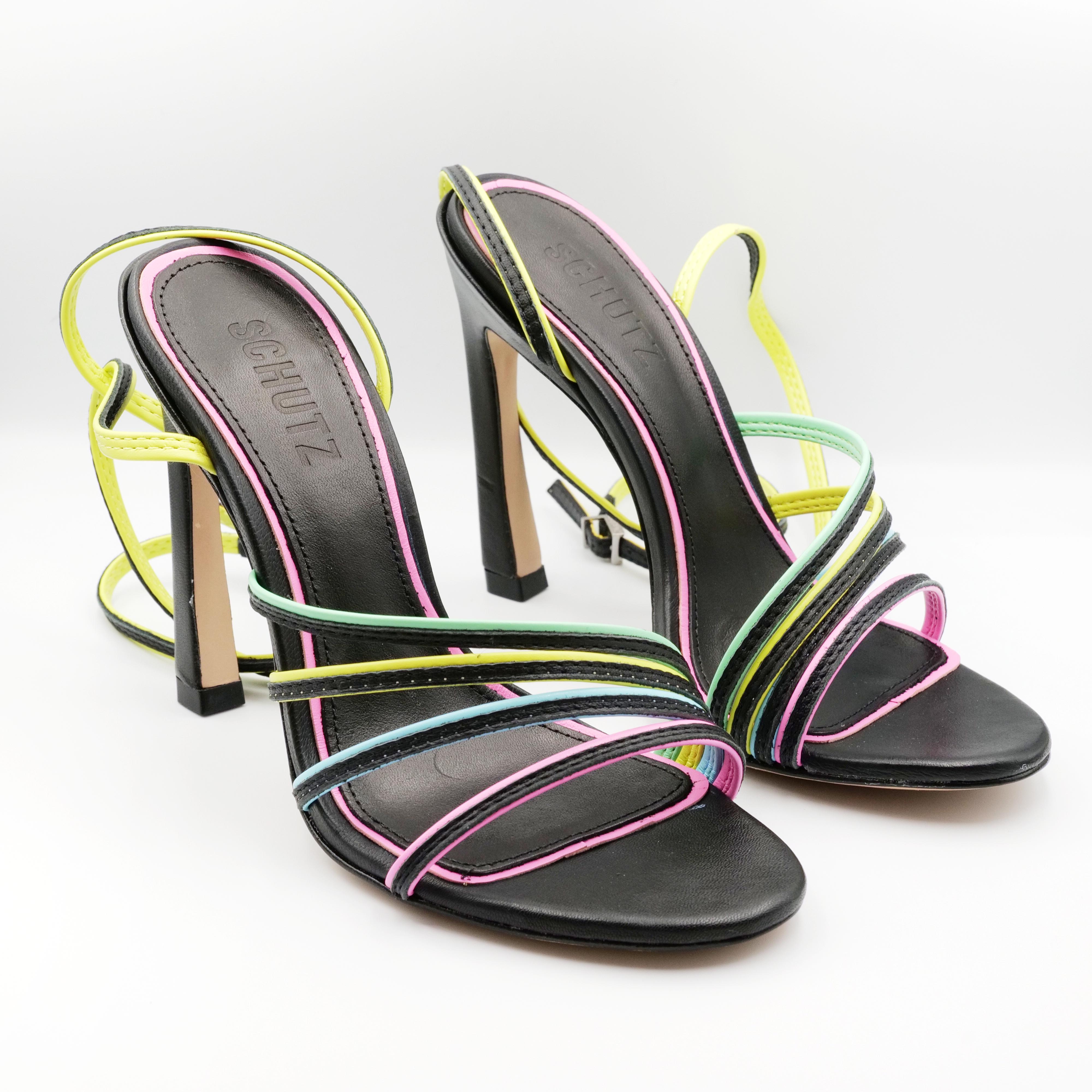 Schutz - Sandalo con tacco alto in pelle nero con fasce colorate