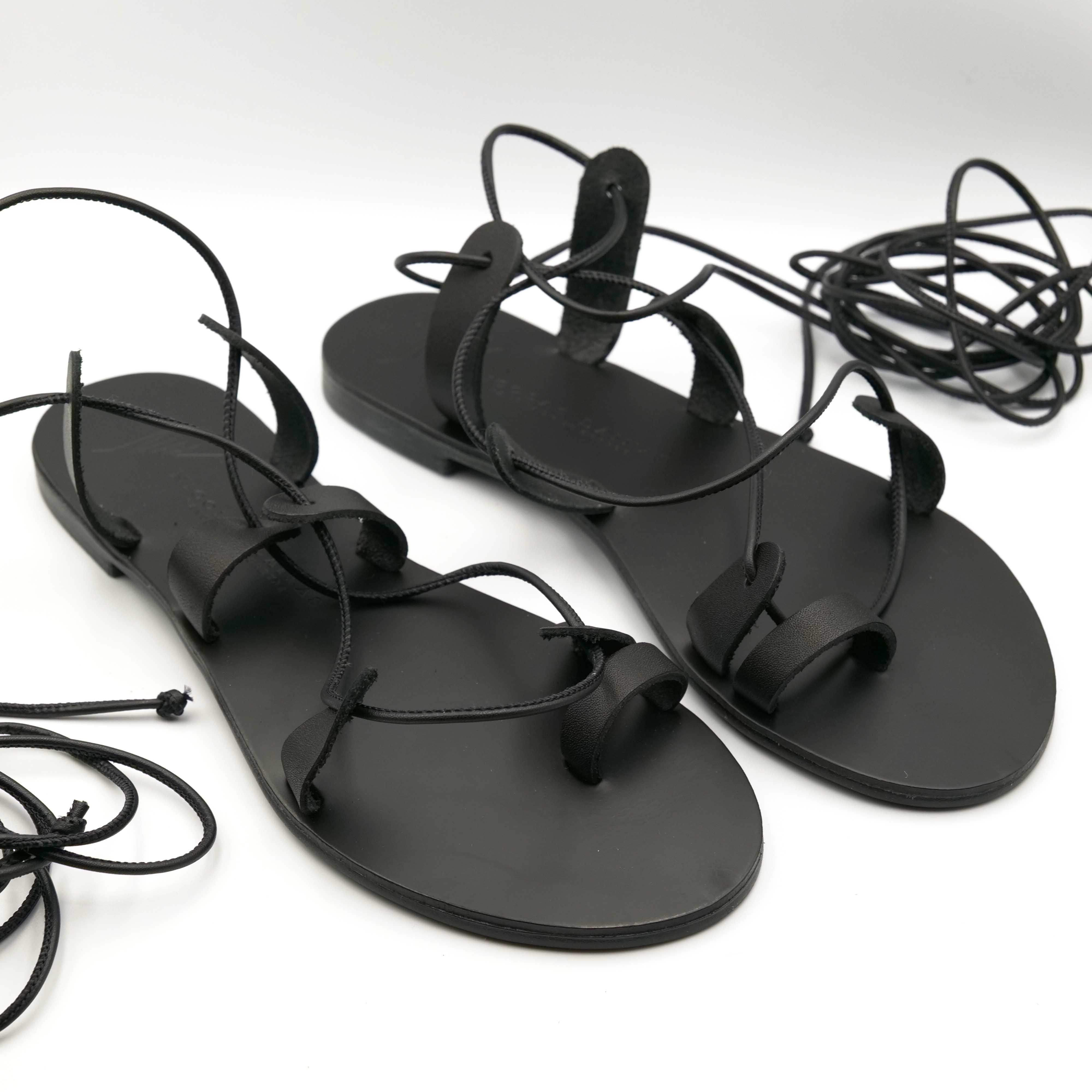 Sandaletti raso terra neri con  lacci regolabili Nicolas Lainas