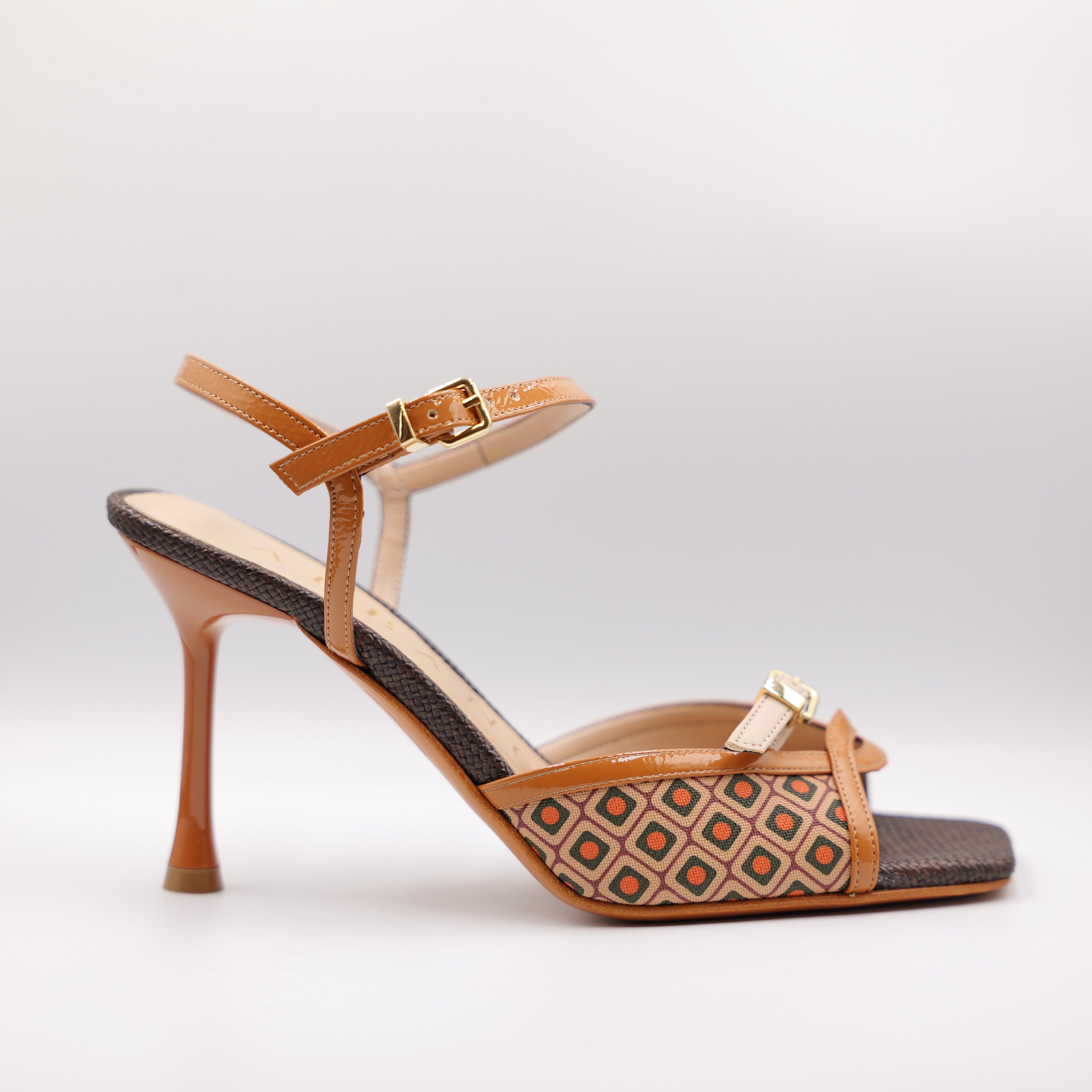 Albano - Sandalo in vernice e tessuto con cinturino