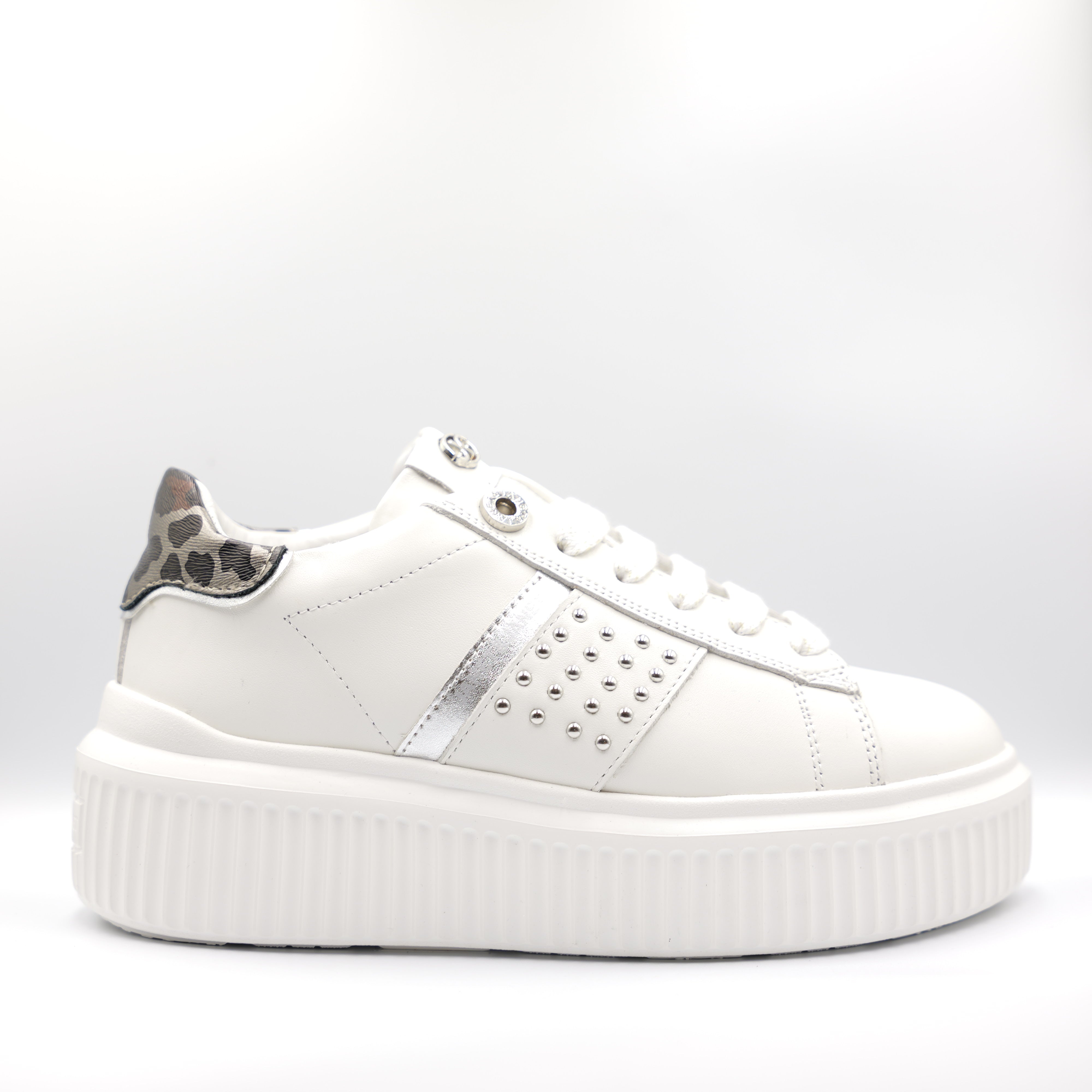 Janet&Janet - Sneakers in pelle con borchie