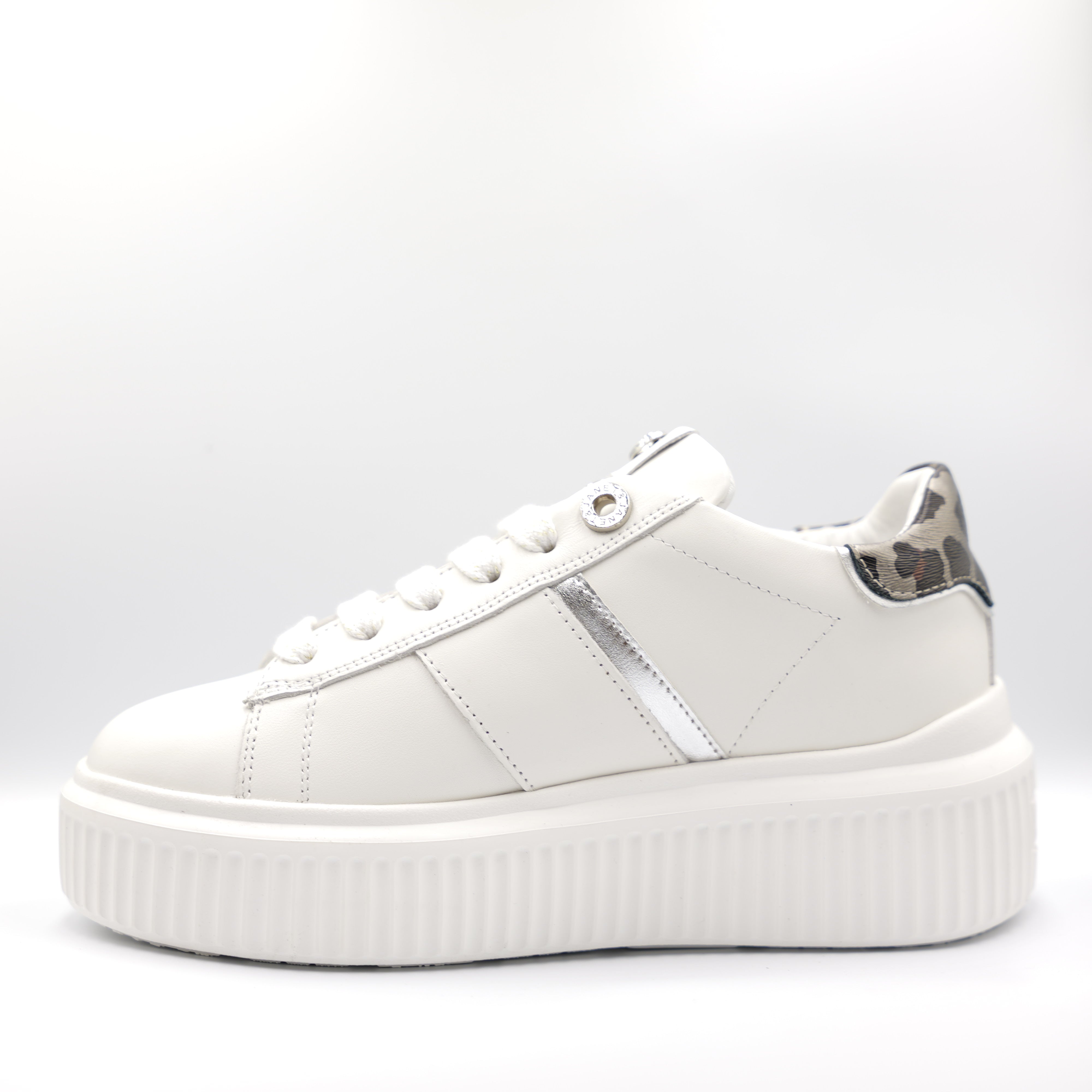 Janet&Janet - Sneakers in pelle con borchie