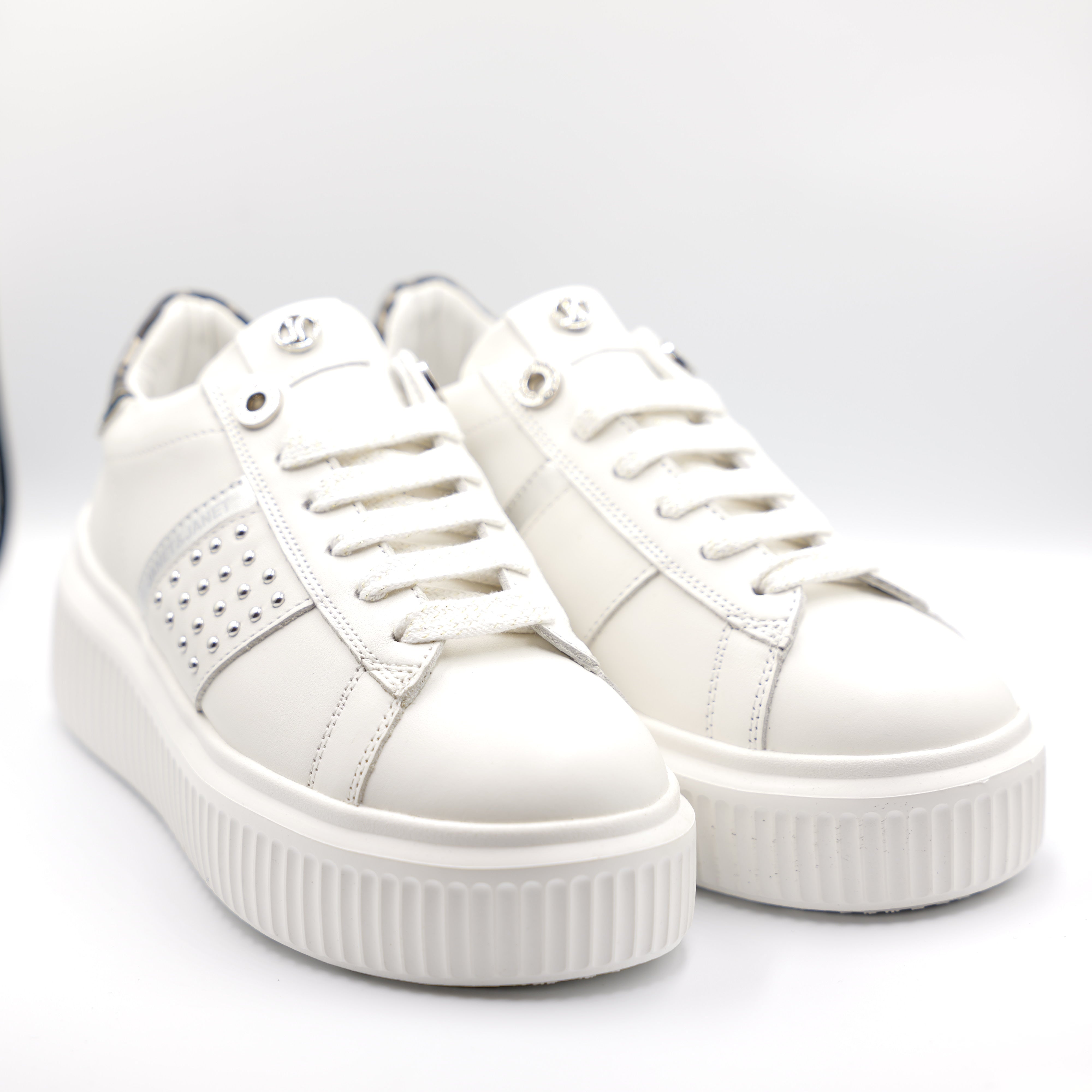 Janet&Janet - Sneakers in pelle con borchie