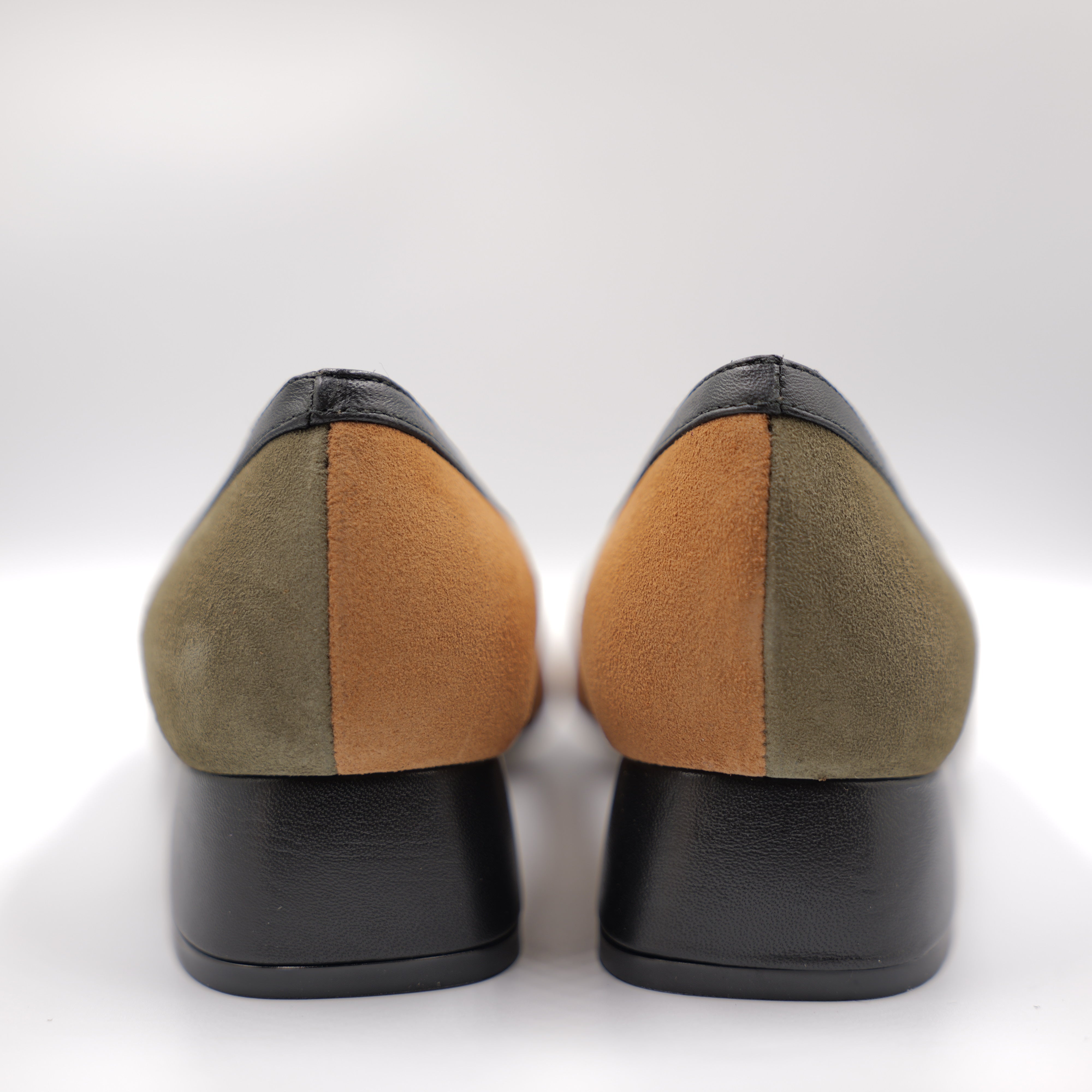 Ora - Ballerine in camoscio scollo a punta