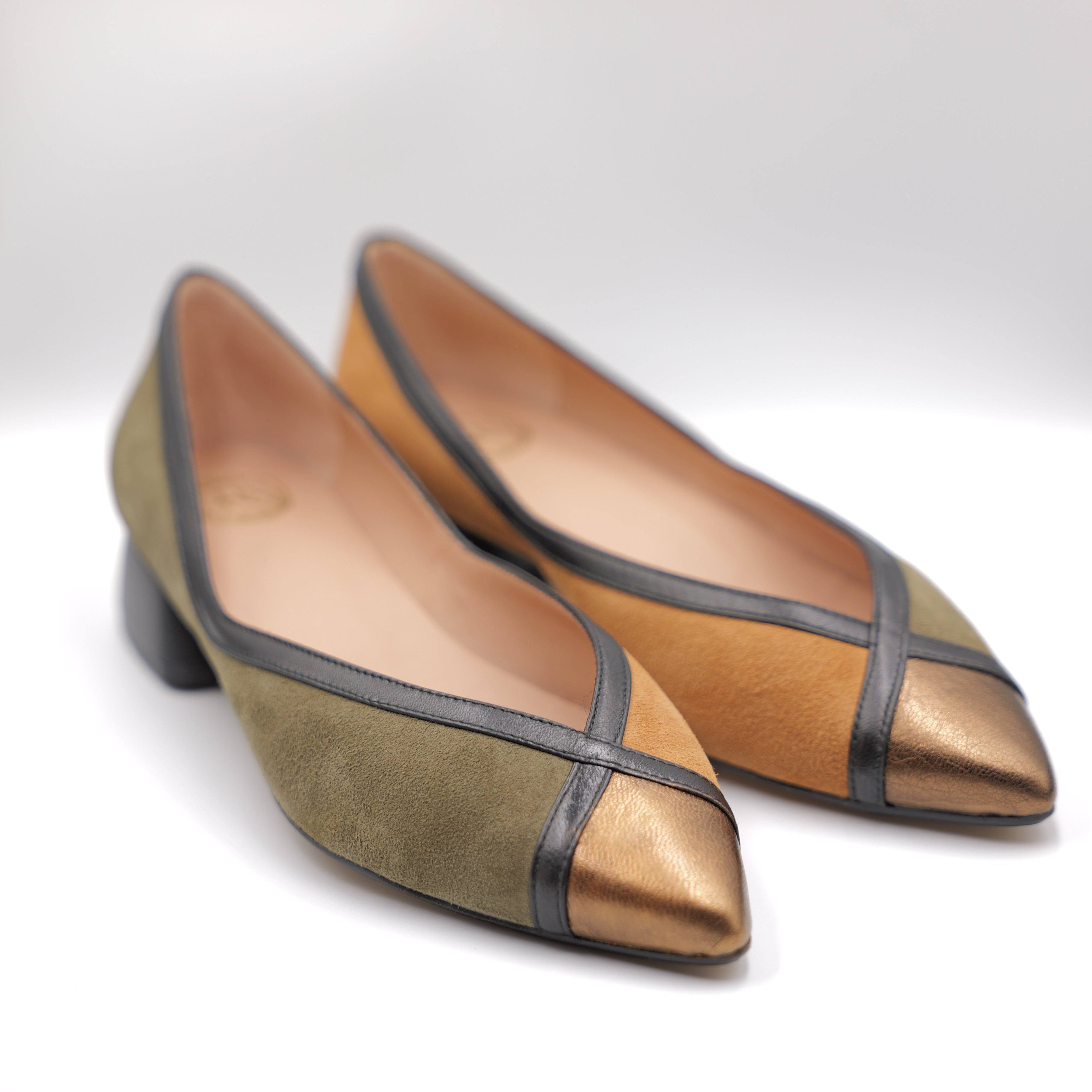 Ora - Ballerine in camoscio scollo a punta