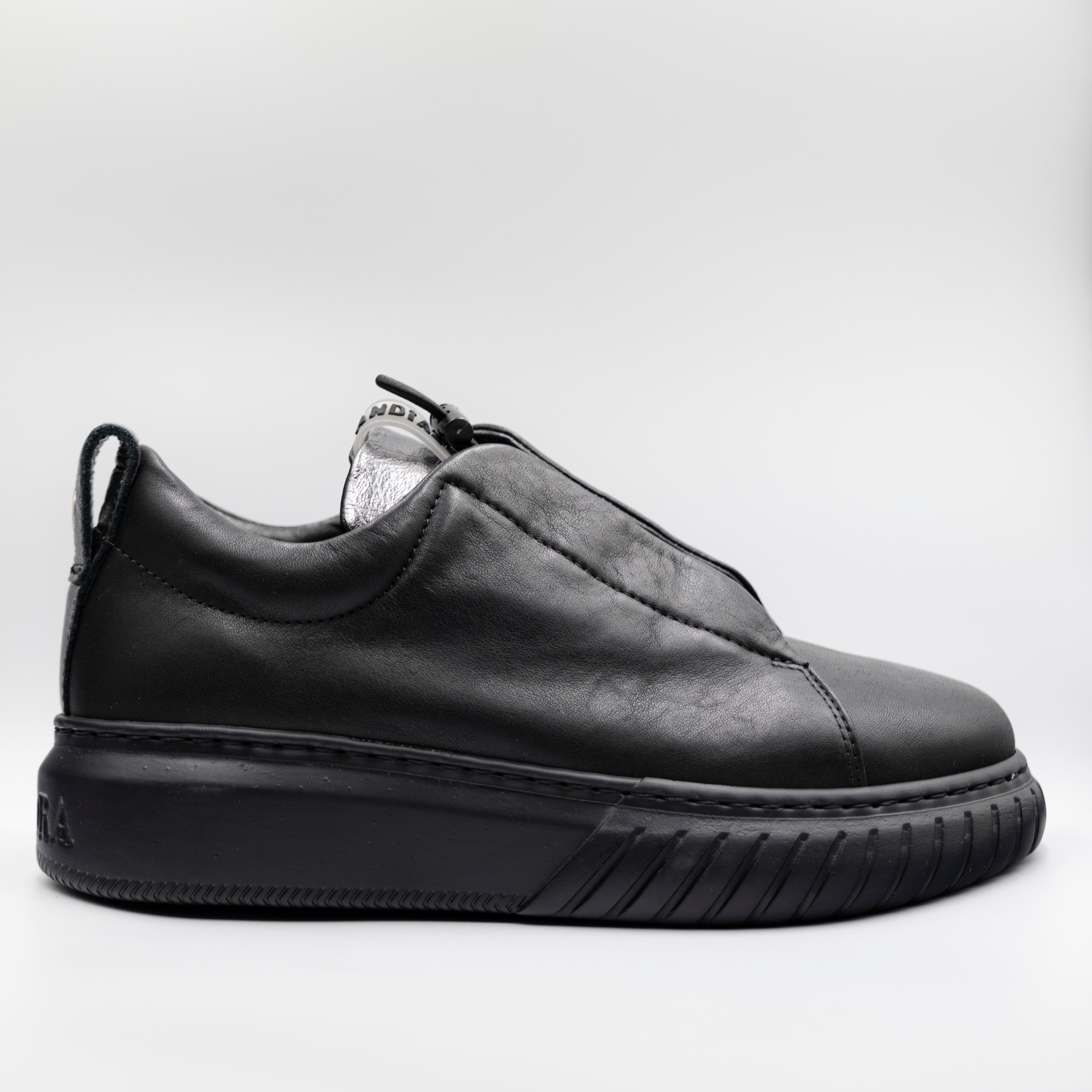 Andìafora - Sneakers in pelle con elastici - Nero