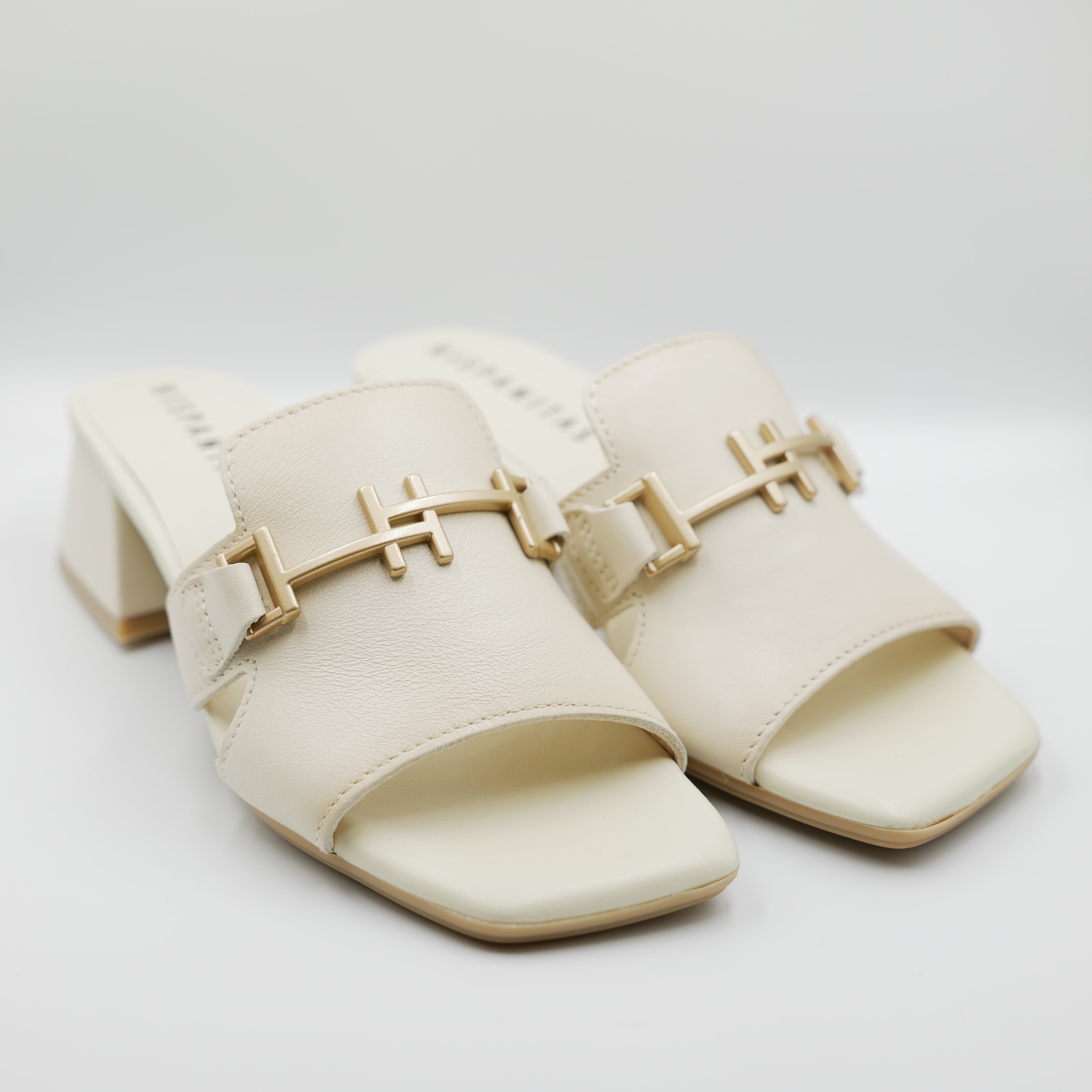 Hispanitas - Scalzati in pelle con accessorio