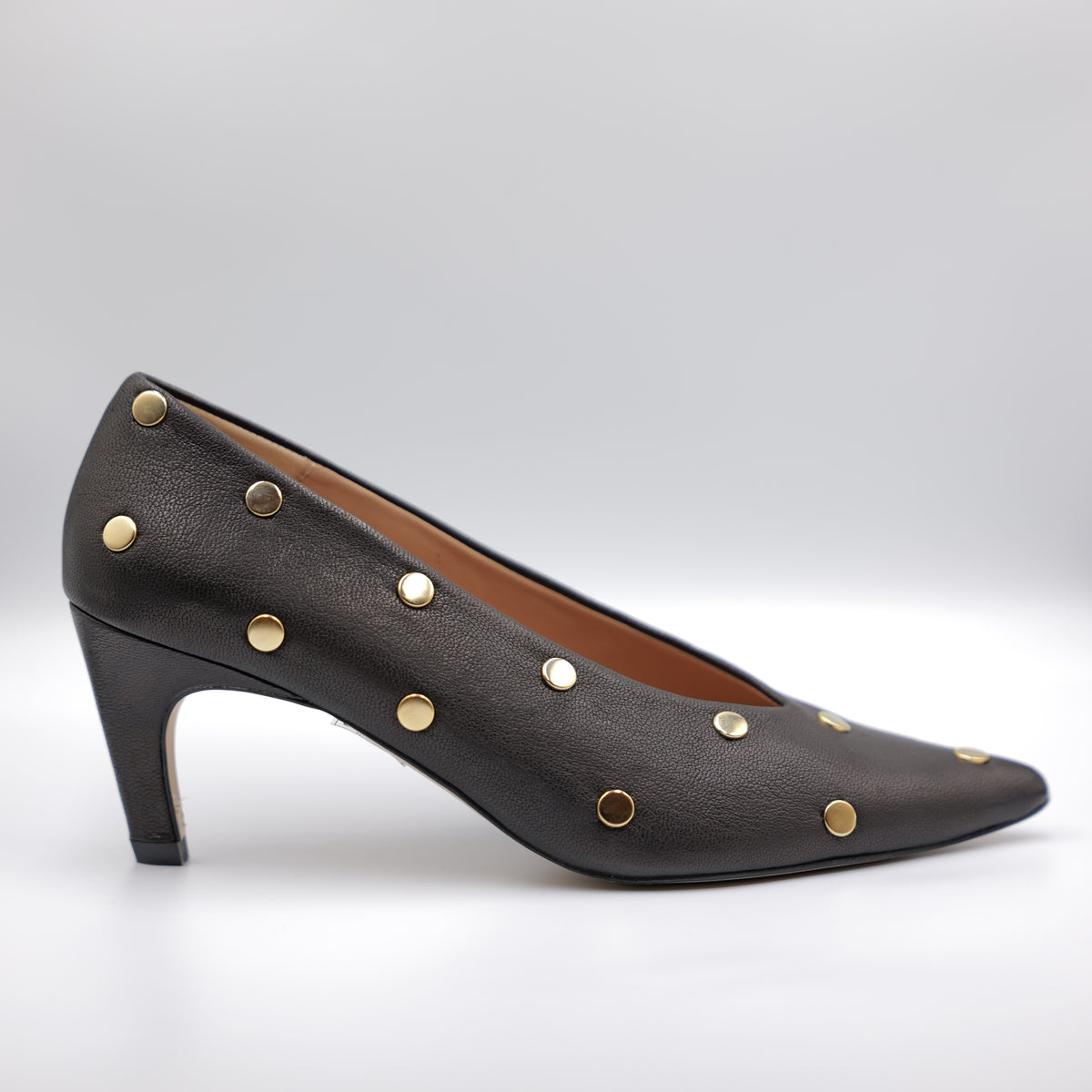 Ora - Décolleté in pelle borchie oro