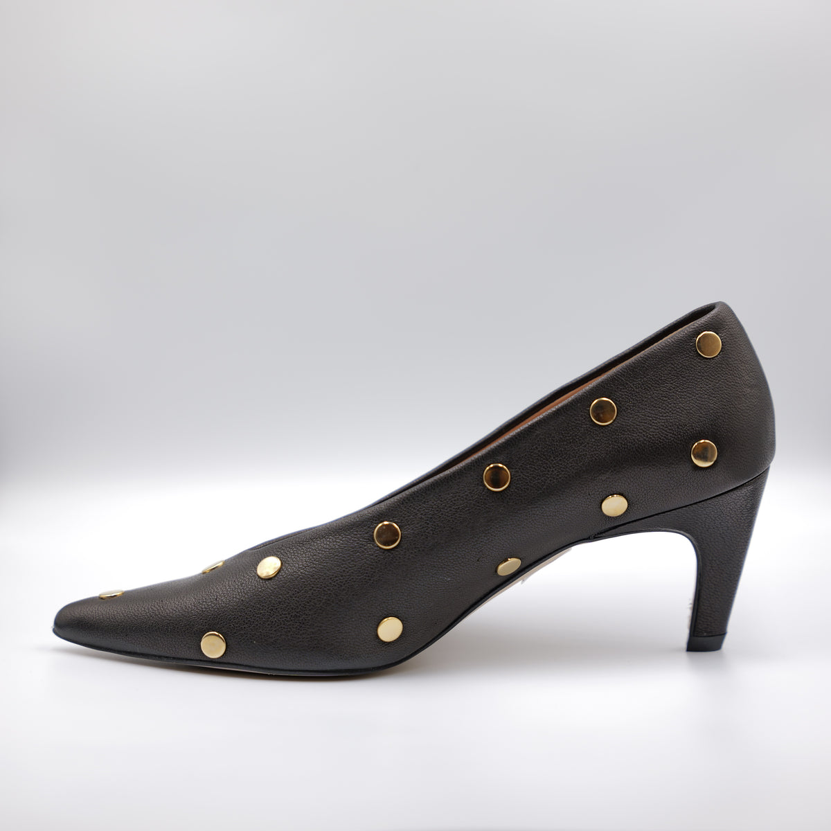 Ora - Décolleté in pelle borchie oro